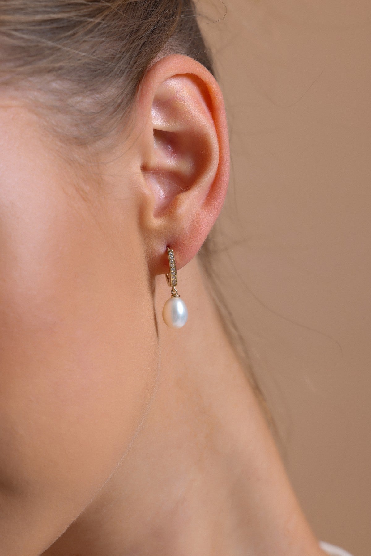 Doğal İnci Sallantılı Taşlı Küpe