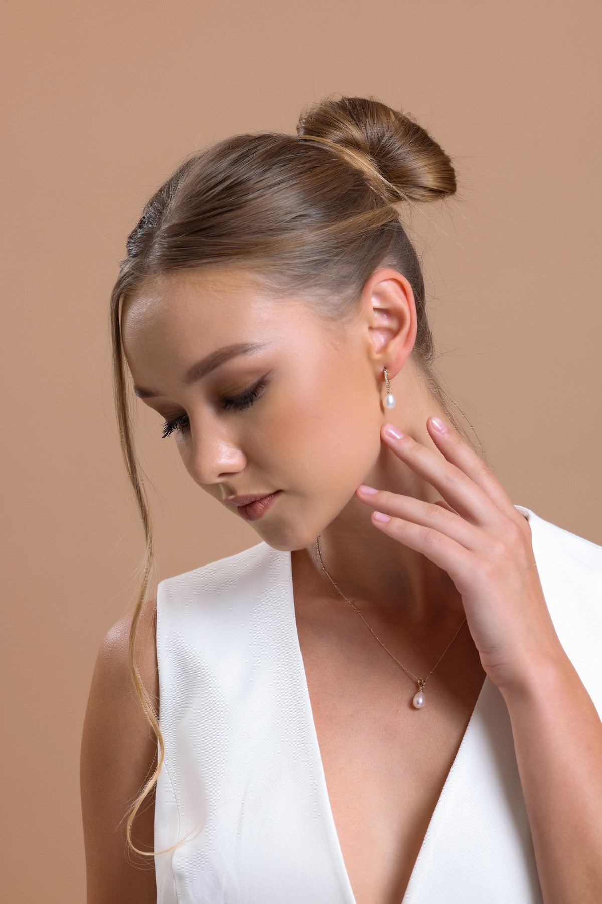 Doğal İnci Sallantılı Taşlı Küpe