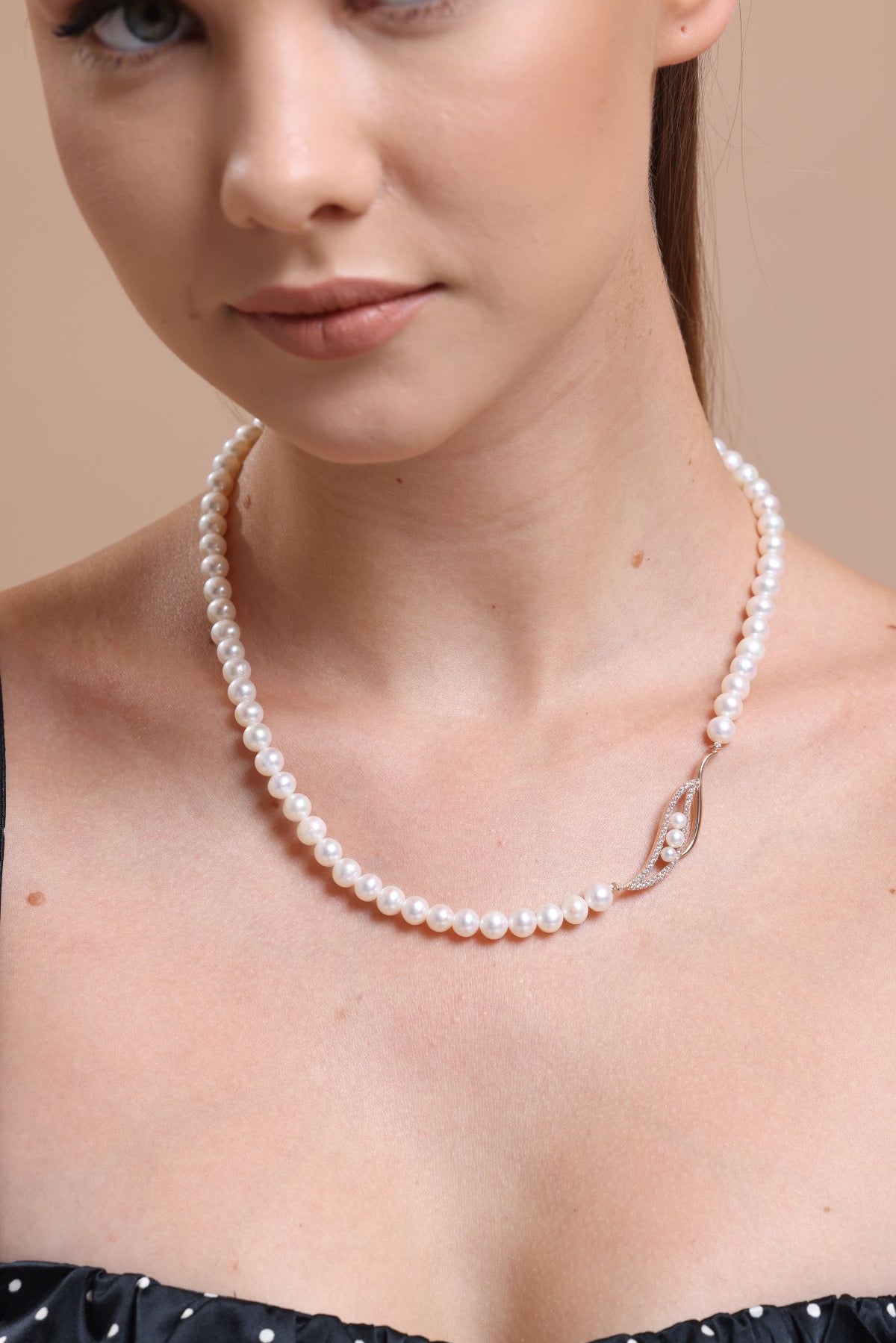 Yaprak Taşlı Doğal İnci Kolye