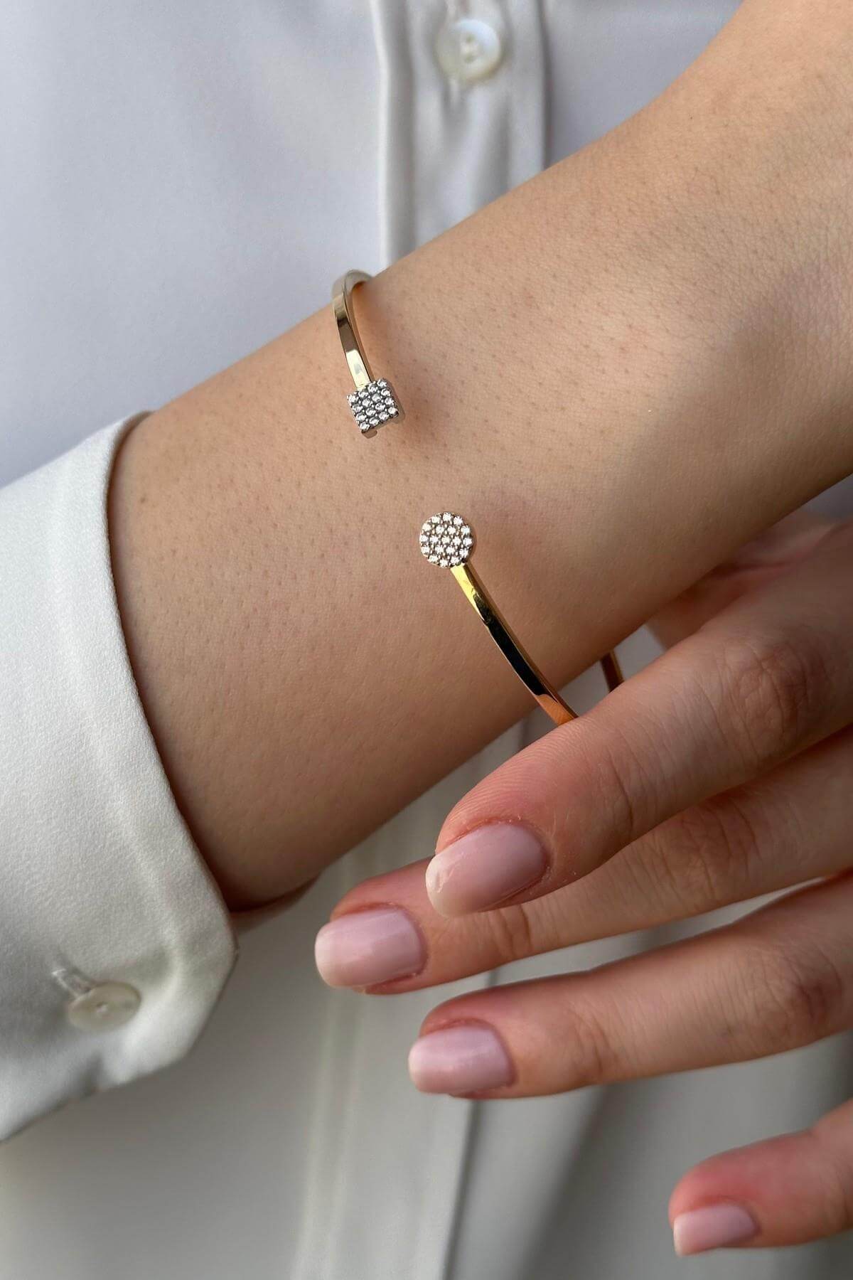 14 Ayar Altın Kadın Ayarlanabilir Zirkon Taşlı Kelepçe