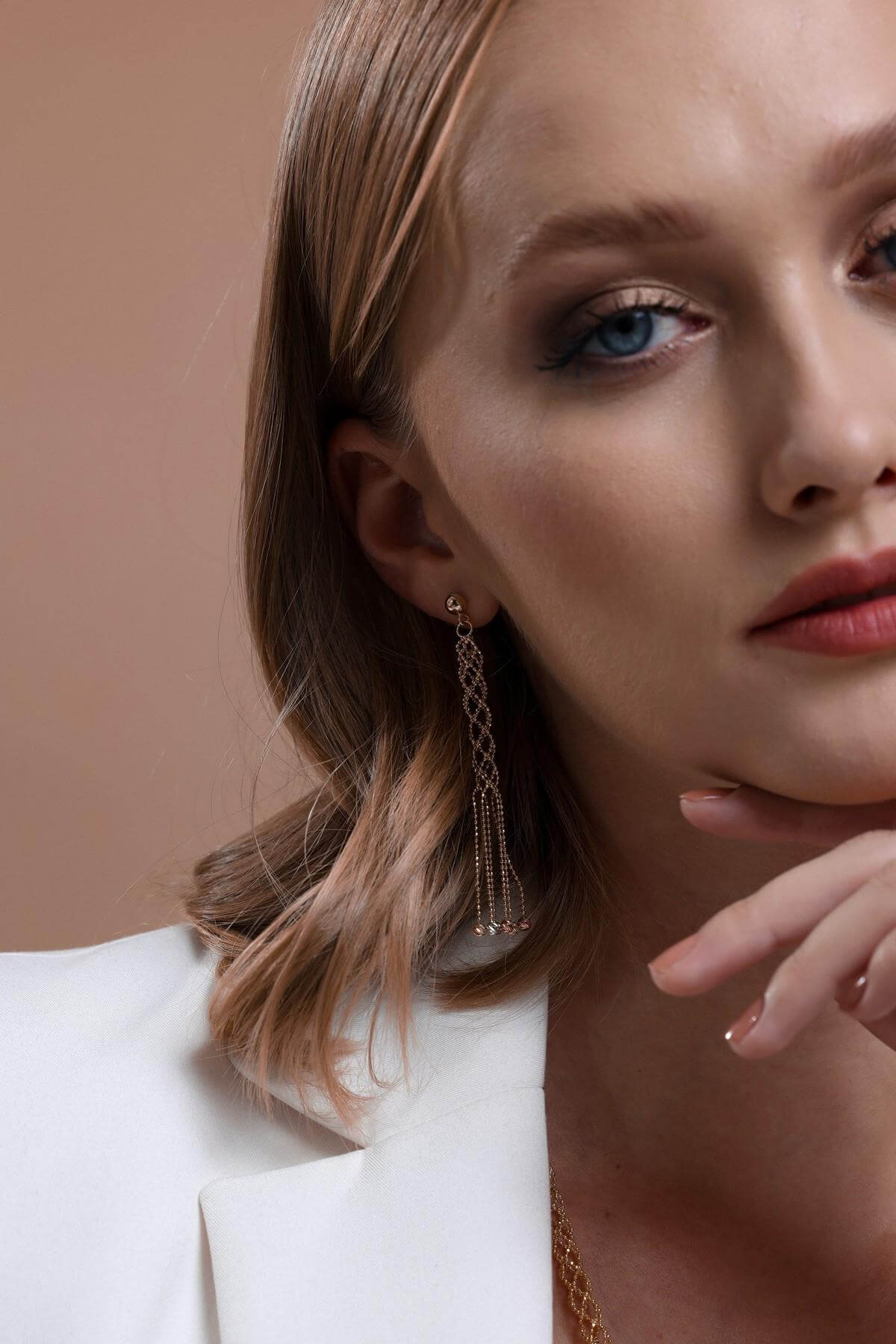 14 Ayar Altın Örgü Modeli Dorika Top Püskül Detaylı Küpe