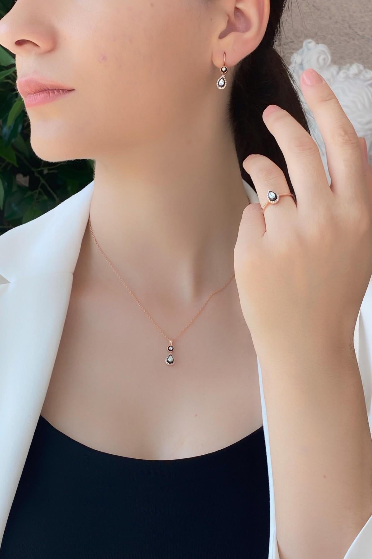 Zumrut Sarraf 0,76 Karat Elmas Damla Bayan Set