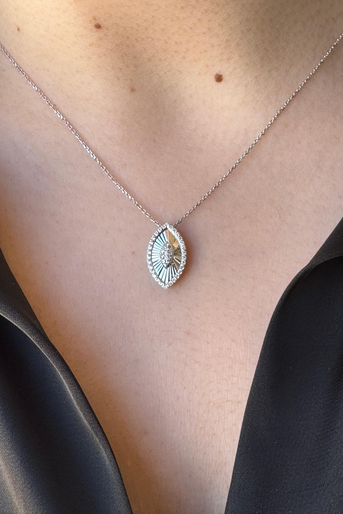 14 Ayar Altın 0,17 Karat Badem Kesim Pırlanta Kolye