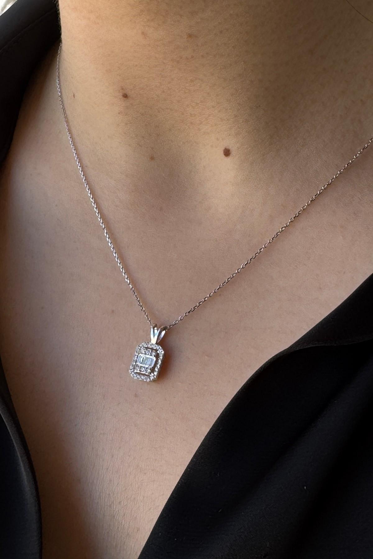 14 Ayar Altın 0,19 Karat Baget Pırlanta Kolye