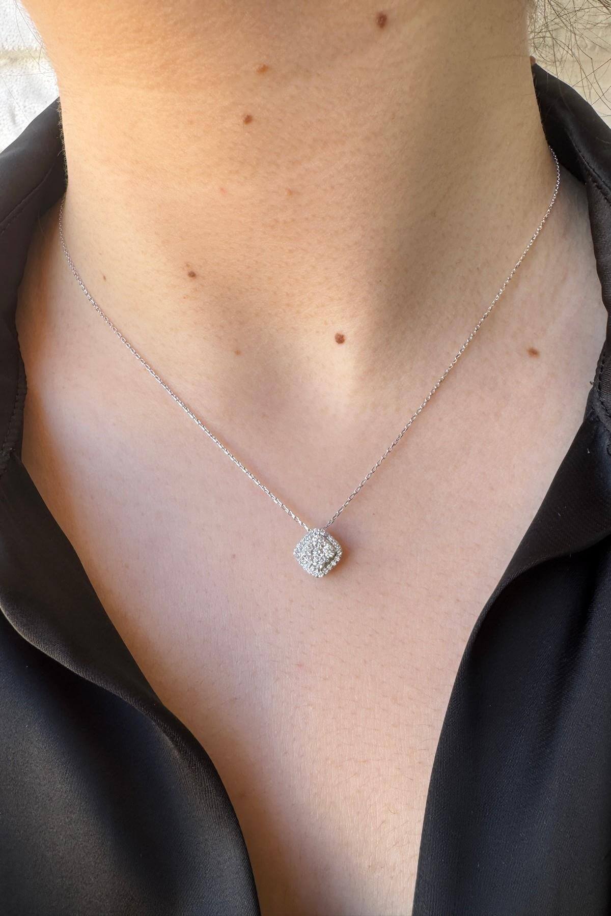 14 Ayar Altın 0,27 Karat Harmony Pırlanta Kolye