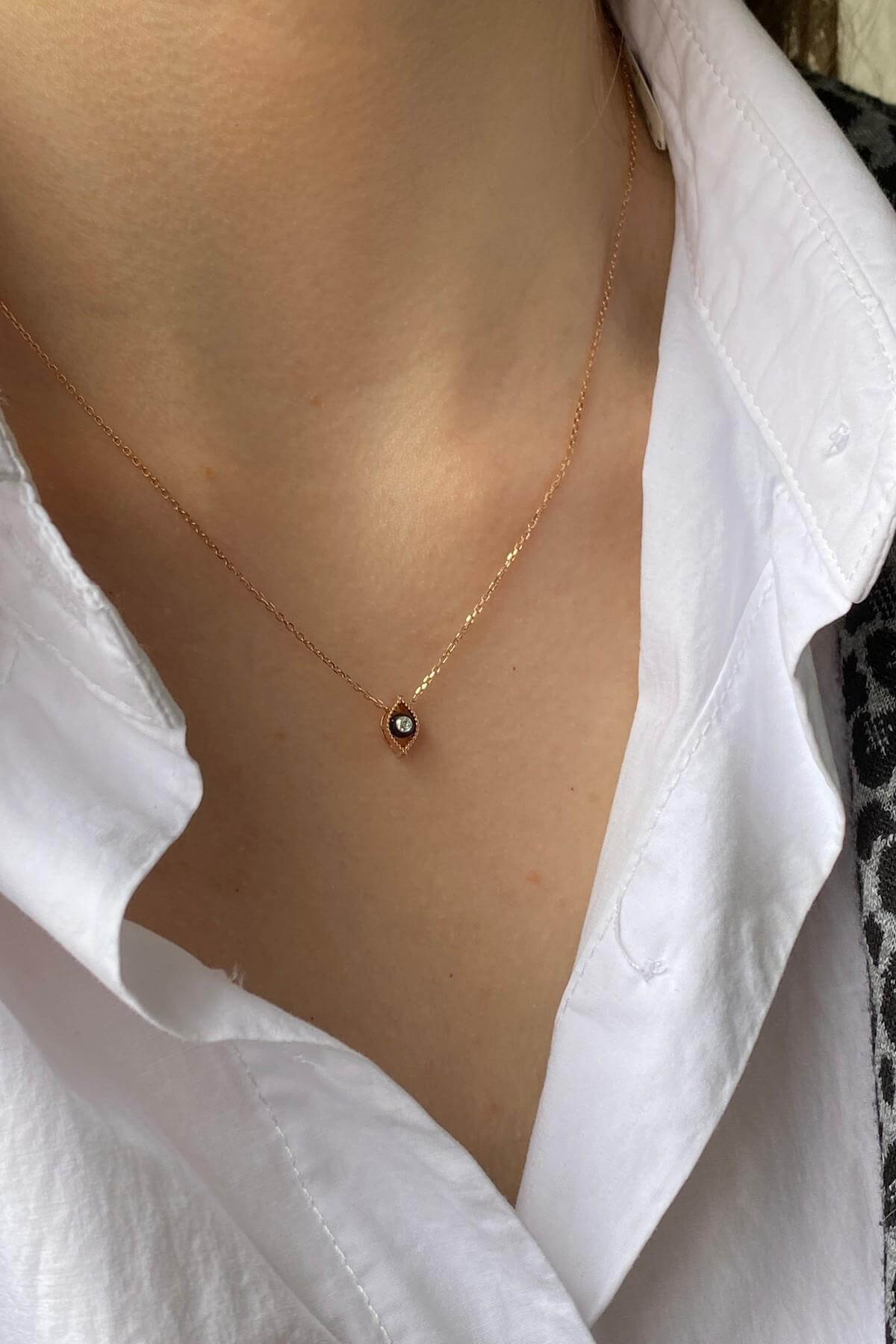 8 Ayar Altın 0,03 Ct Tek Göz Elmas Kolye