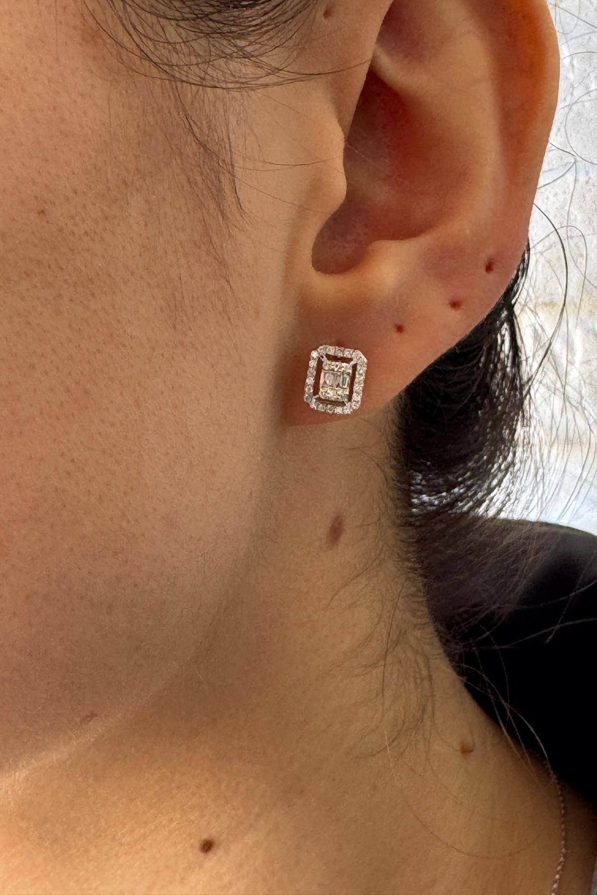 14 Ayar Altın 0,25 Karat Baget Pırlanta Küpe