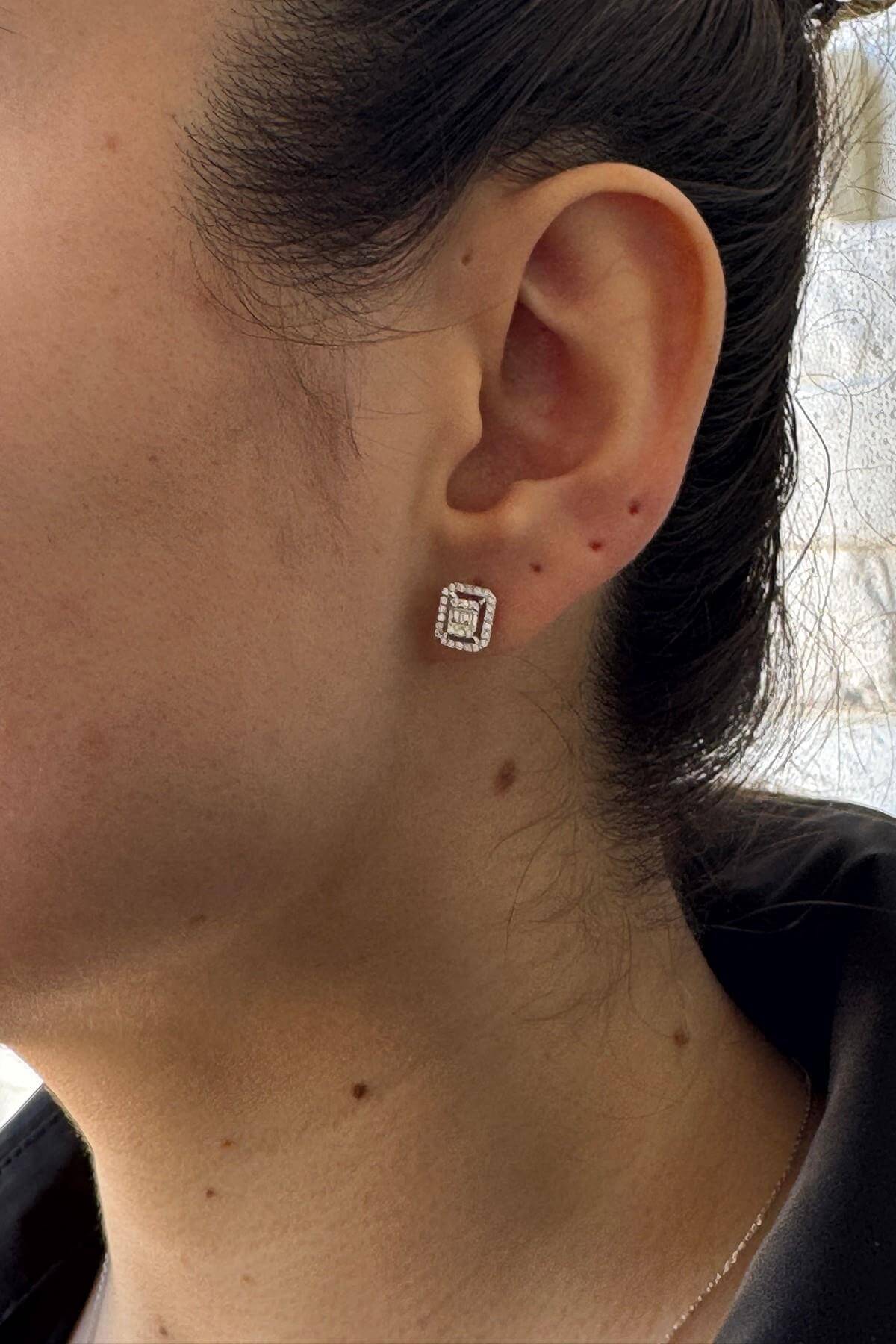 14 Ayar Altın 0,25 Karat Baget Pırlanta Küpe