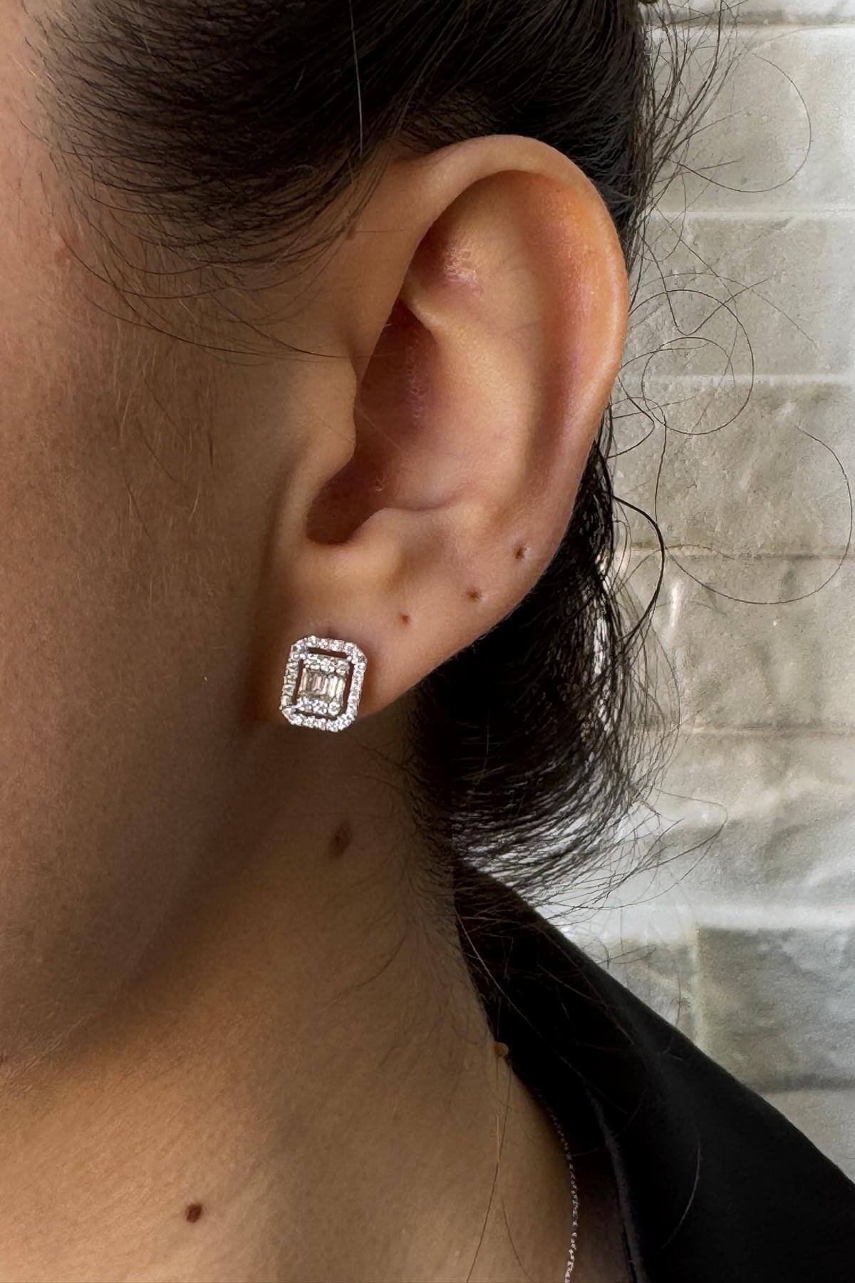 14 Ayar Altın 0,38 Karat Baget Pırlanta Küpe