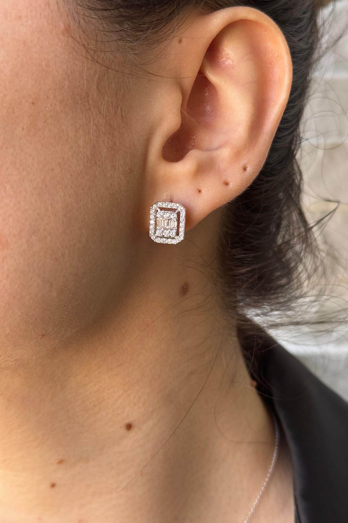 14 Ayar Altın 0,6 Karat Baget Pırlanta Küpe