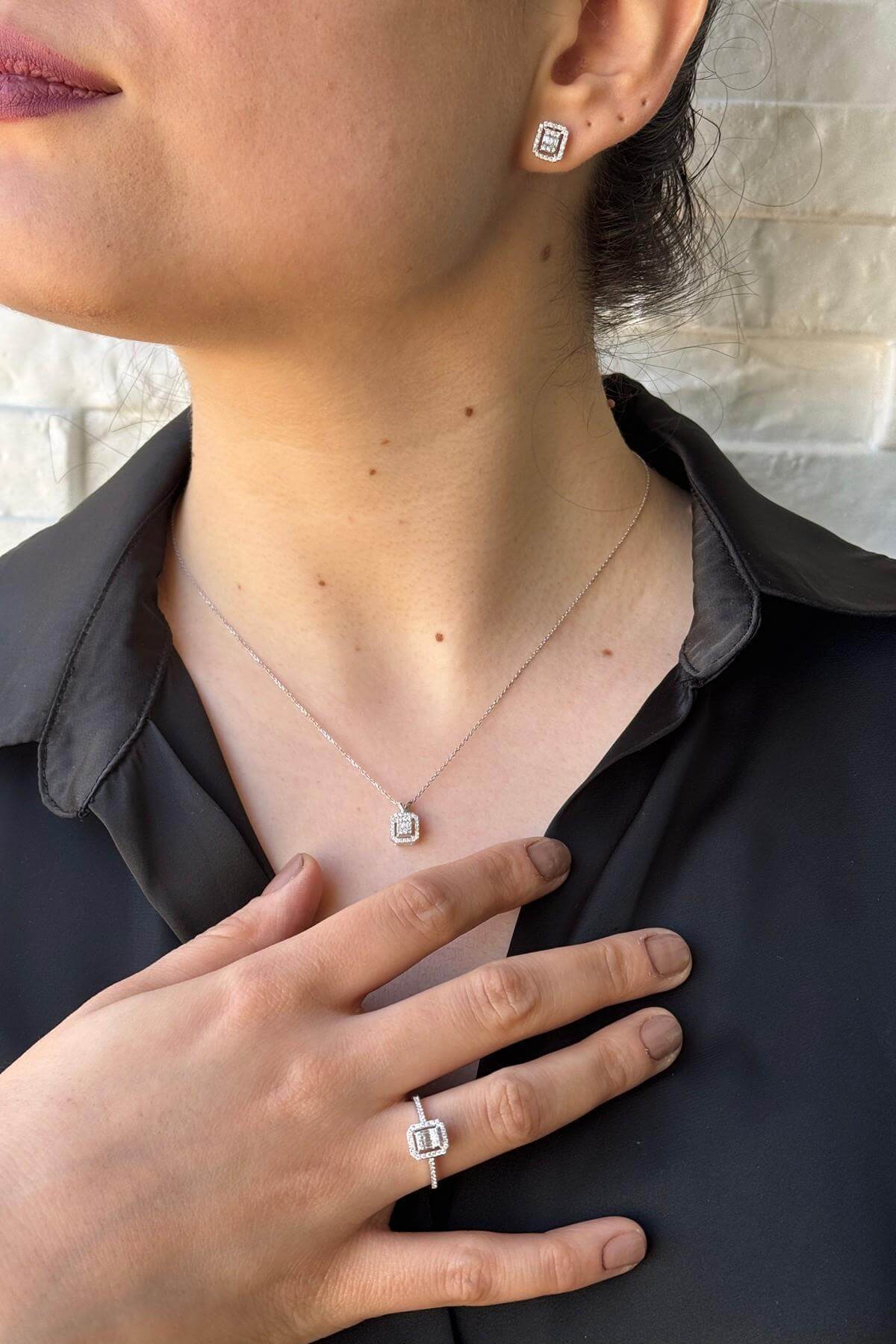 14 Ayar Altın 0,55 Karat Baget Pırlanta Üçlü Set Kolye Kolu Taşlı Yüzük Küpe Üçlü Set