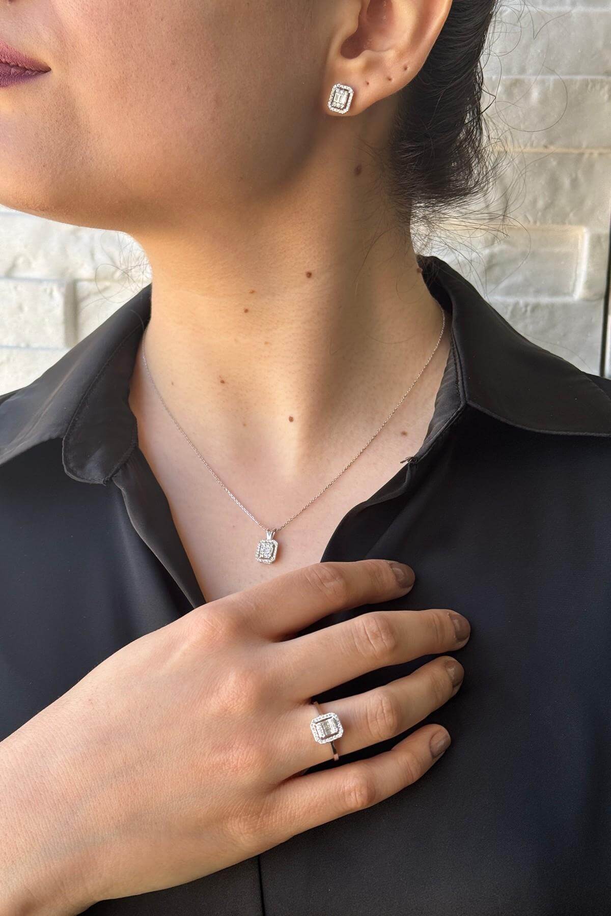 14 Ayar Altın 0,76 Karat Baget Pırlanta Kolye Yüzük Küpe Üçlü Set