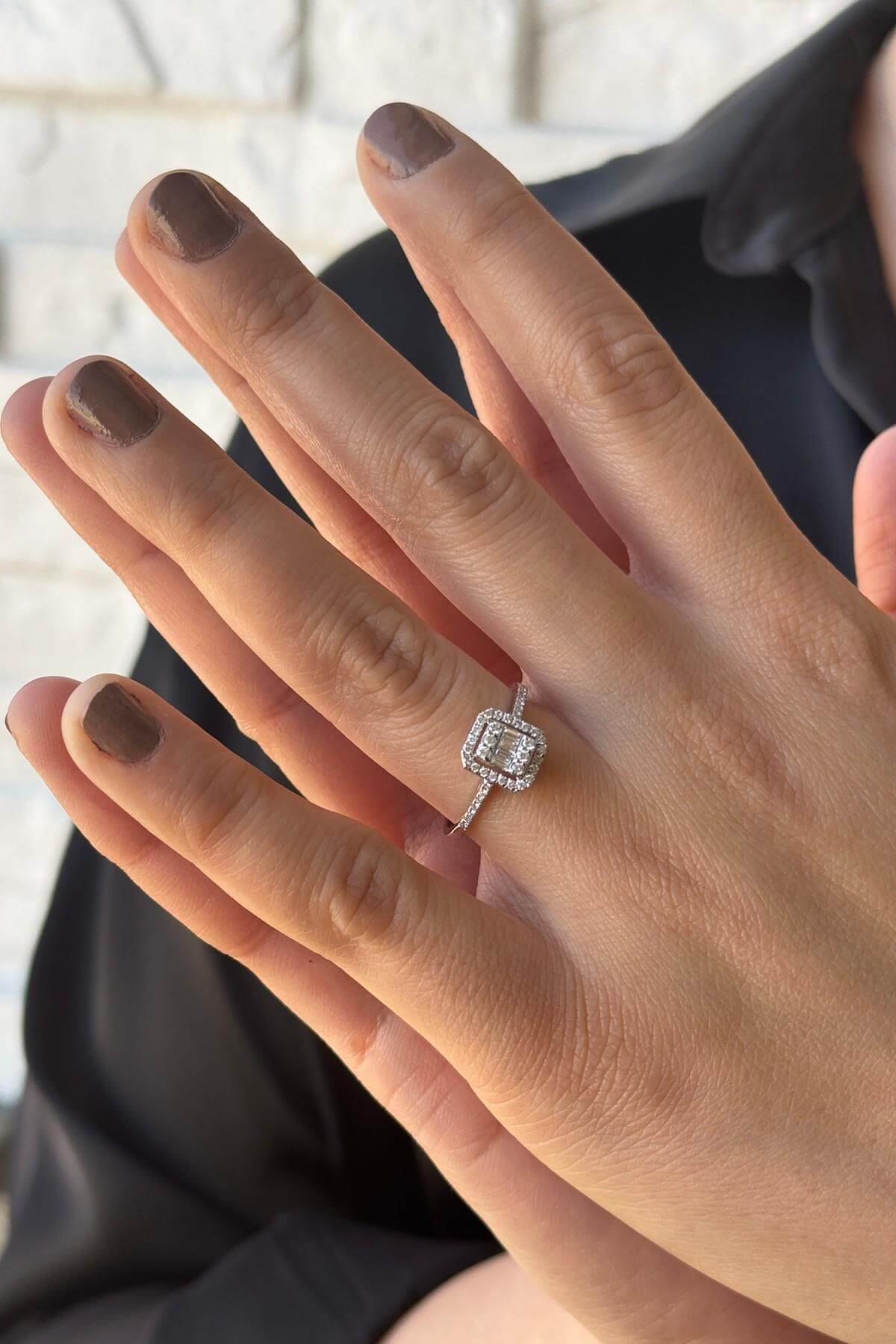 14 Ayar Altın 0,82 Karat Baget Pırlanta Kolye Kolu Taşlı Yüzük Küpe Üçlü Set