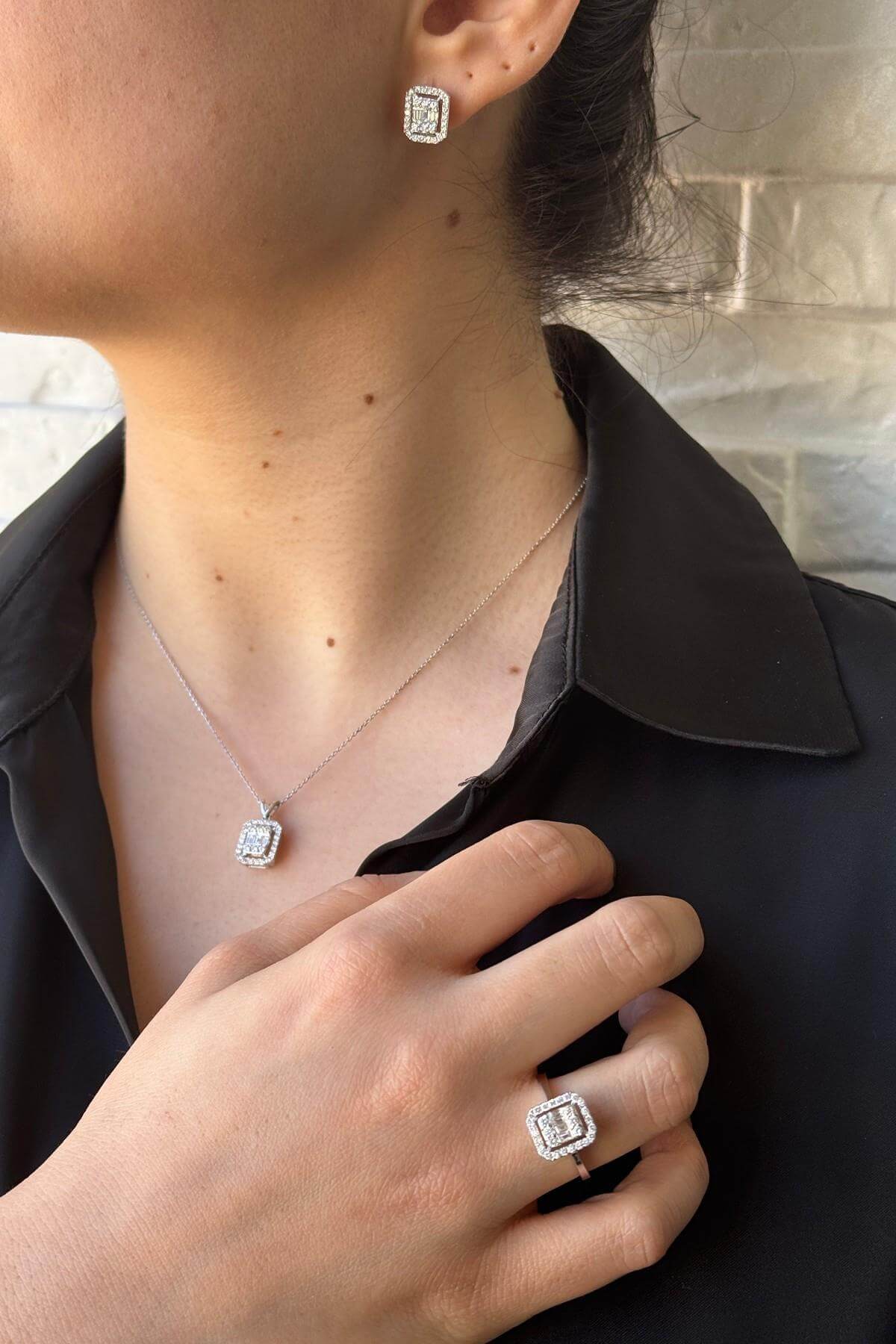 14 Ayar Altın 1,28 Karat Baget Pırlanta Kolye Yüzük Küpe Üçlü Set