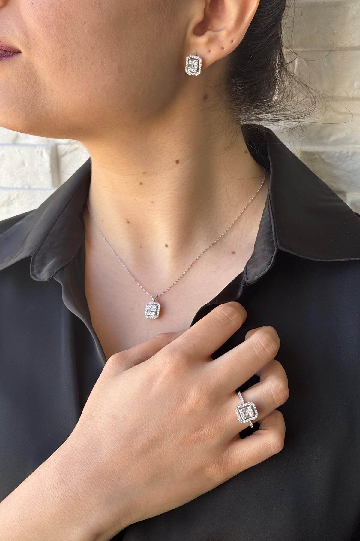 14 Ayar Altın 1,30 Karat Baget Pırlanta Kolye Kolu Taşlı Yüzük Küpe Üçlü Set