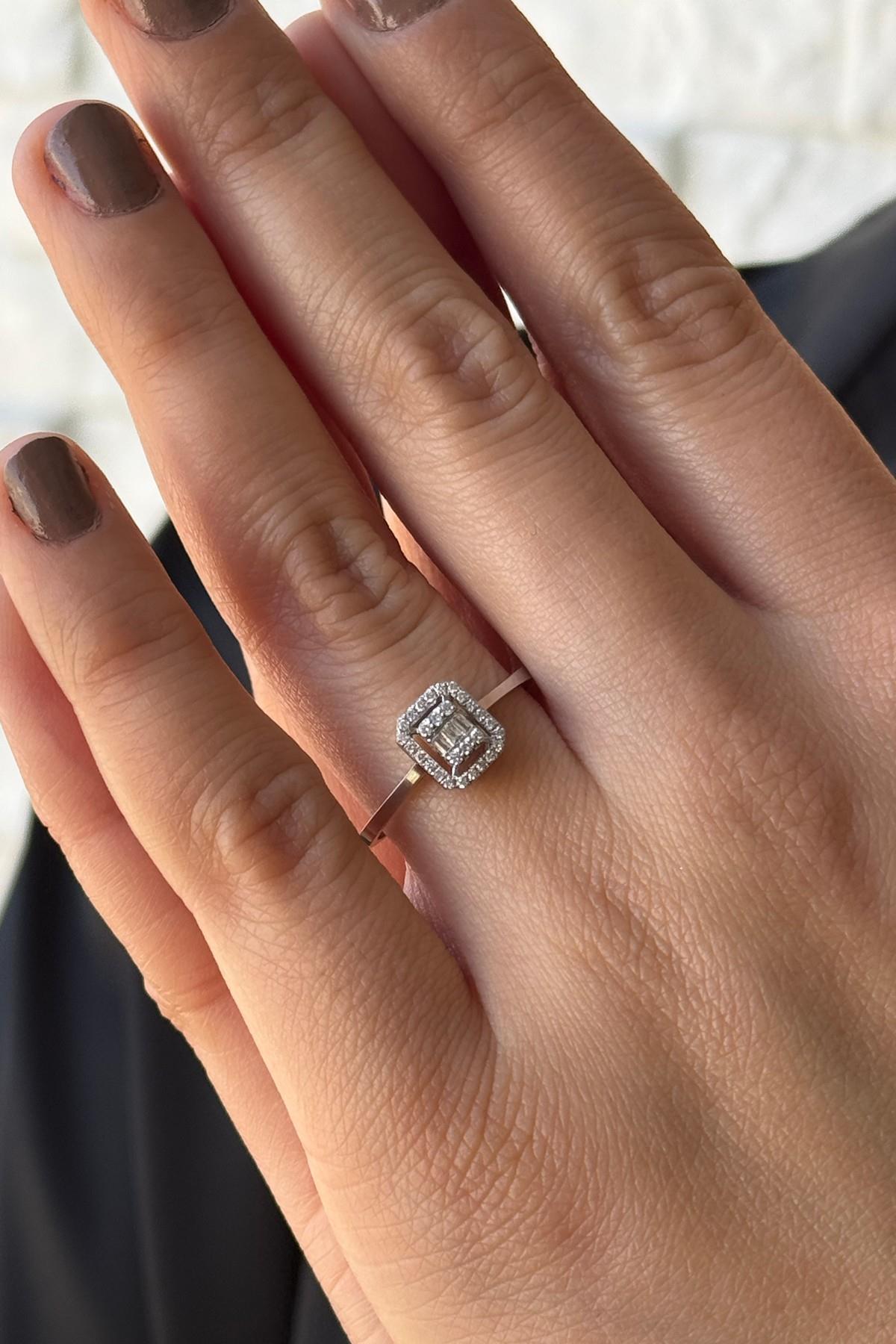 14 Ayar Altın 0,14 Karat Baget Pırlanta Yüzük