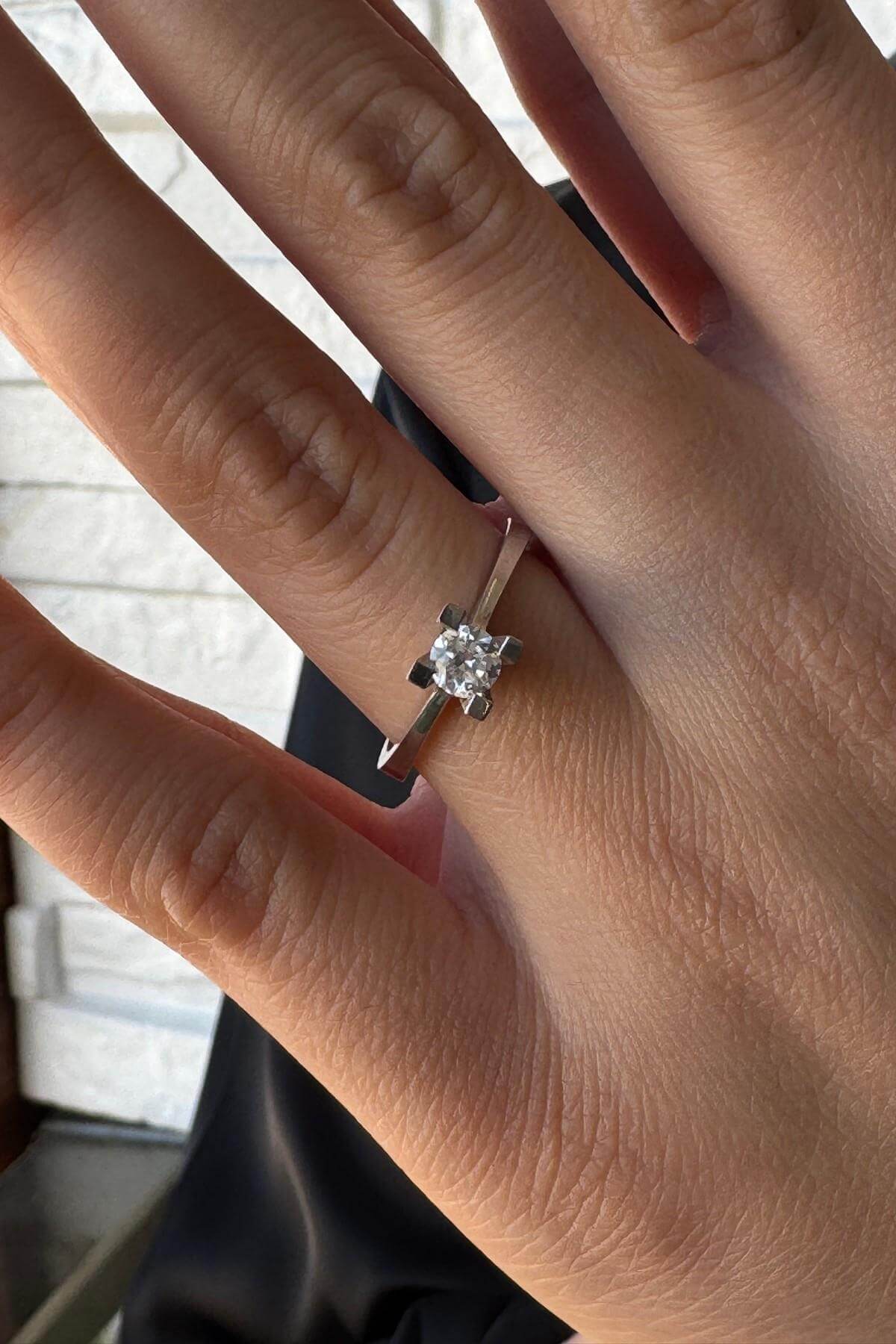 14 Ayar Altın 0,50 Karat Prenses İnce Tırnak Tektaş Yüzük