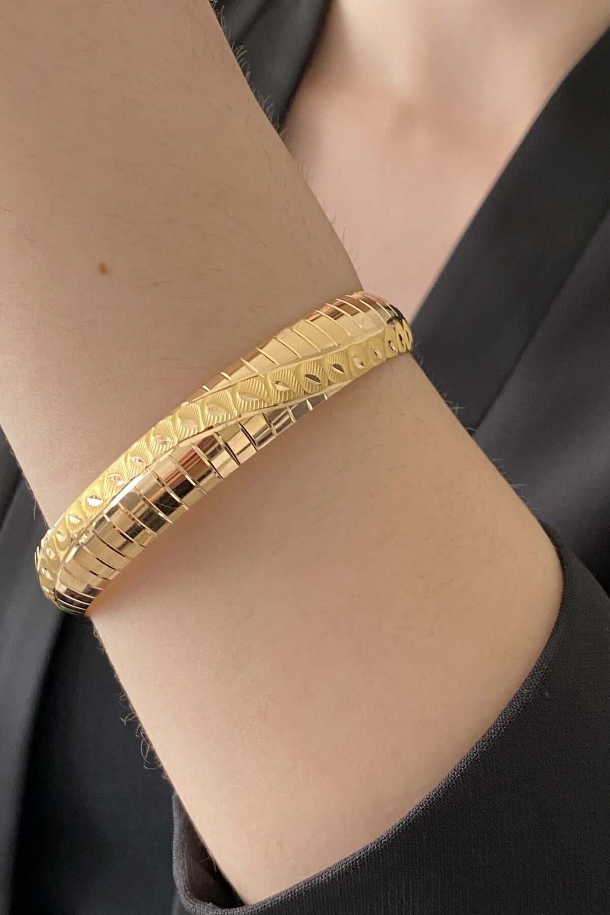 Yatırımlık Bilezik, 22 ayar altın, 10 gram, modern tasarım, şık kadın bileziği, parlak görünüm, detaylı işçilik