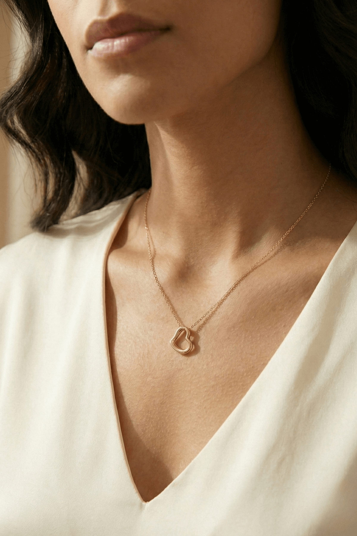 14 Ayar Altın Kalp Kolye, zarif dizaynıyla şık görünüm sunan Altın Kolye.