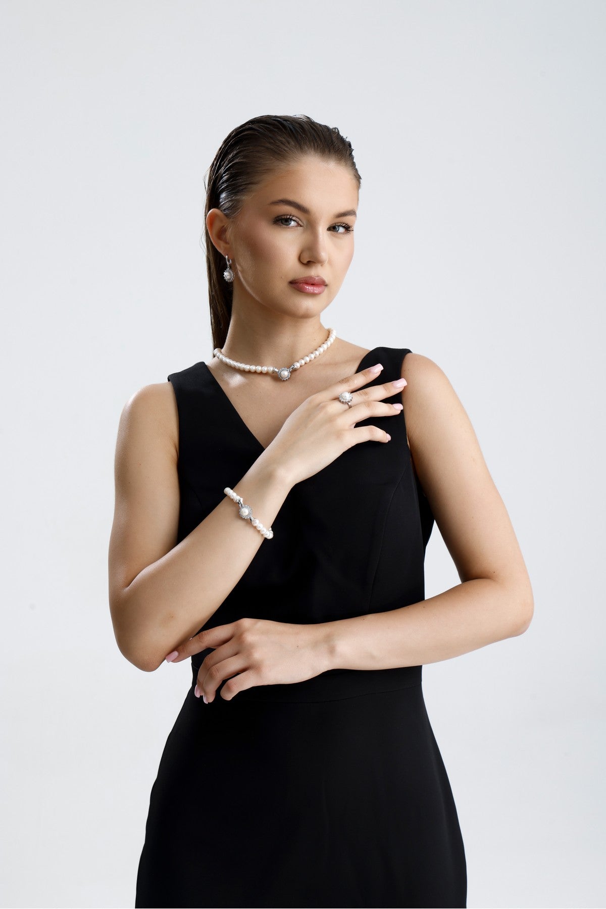 Papatya Zirkon Taşlı Doğal İnci Kolye