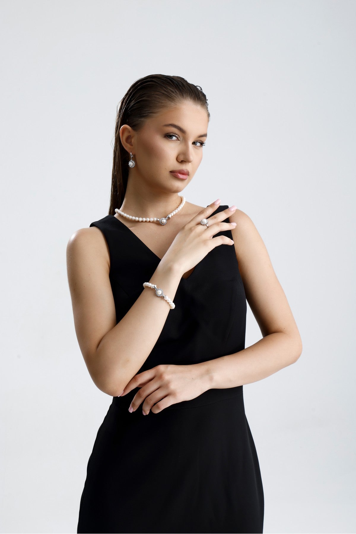 Papatya Zirkon Taşlı Doğal İnci Kolye