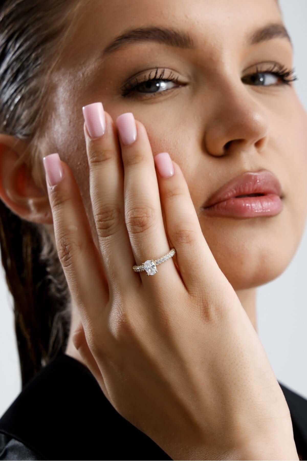 14 Ayar Altın Oval Zirkon Taşlı Açık Model Yüzük