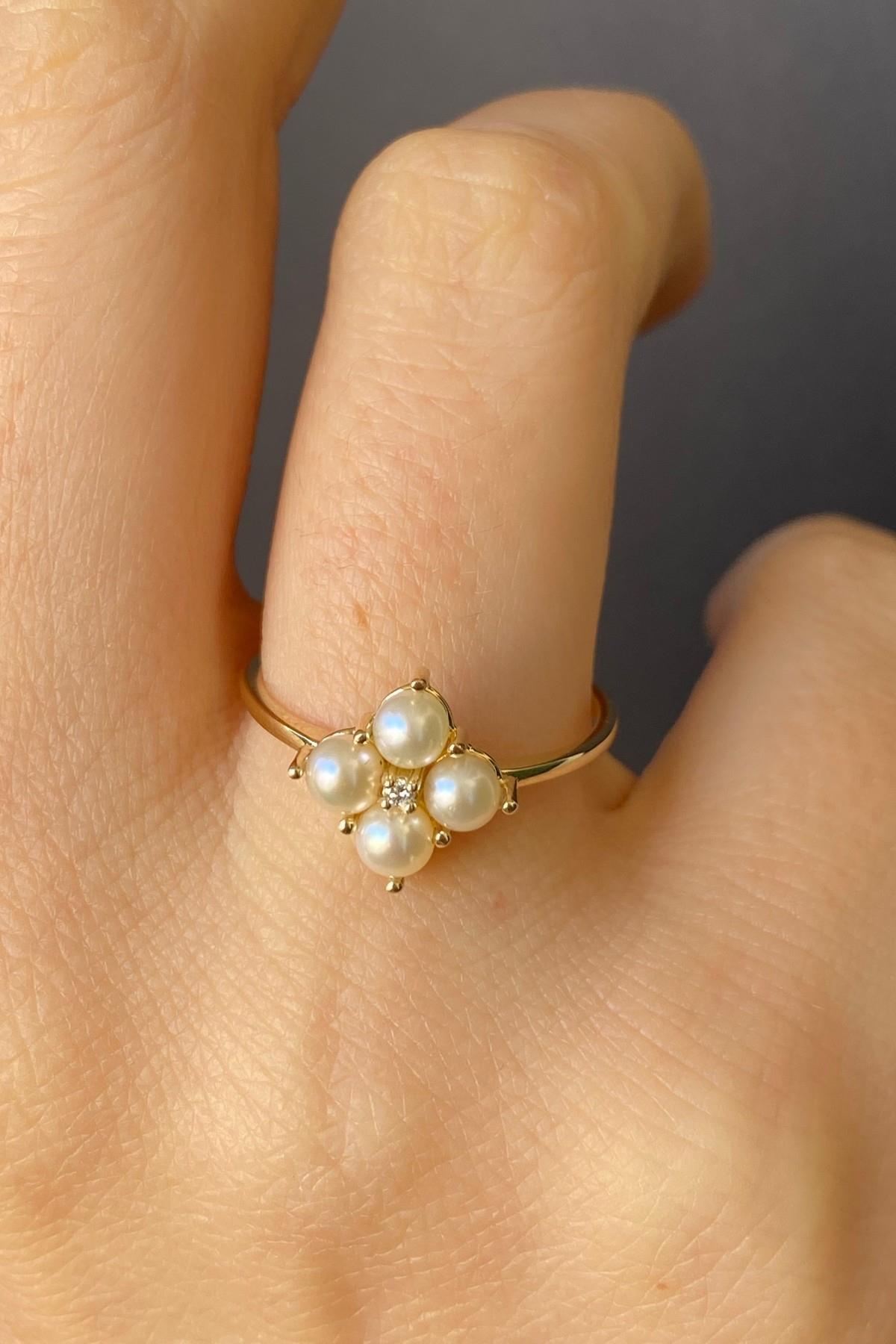 0,06 Karat Doğal İnci Pırlanta Yüzük