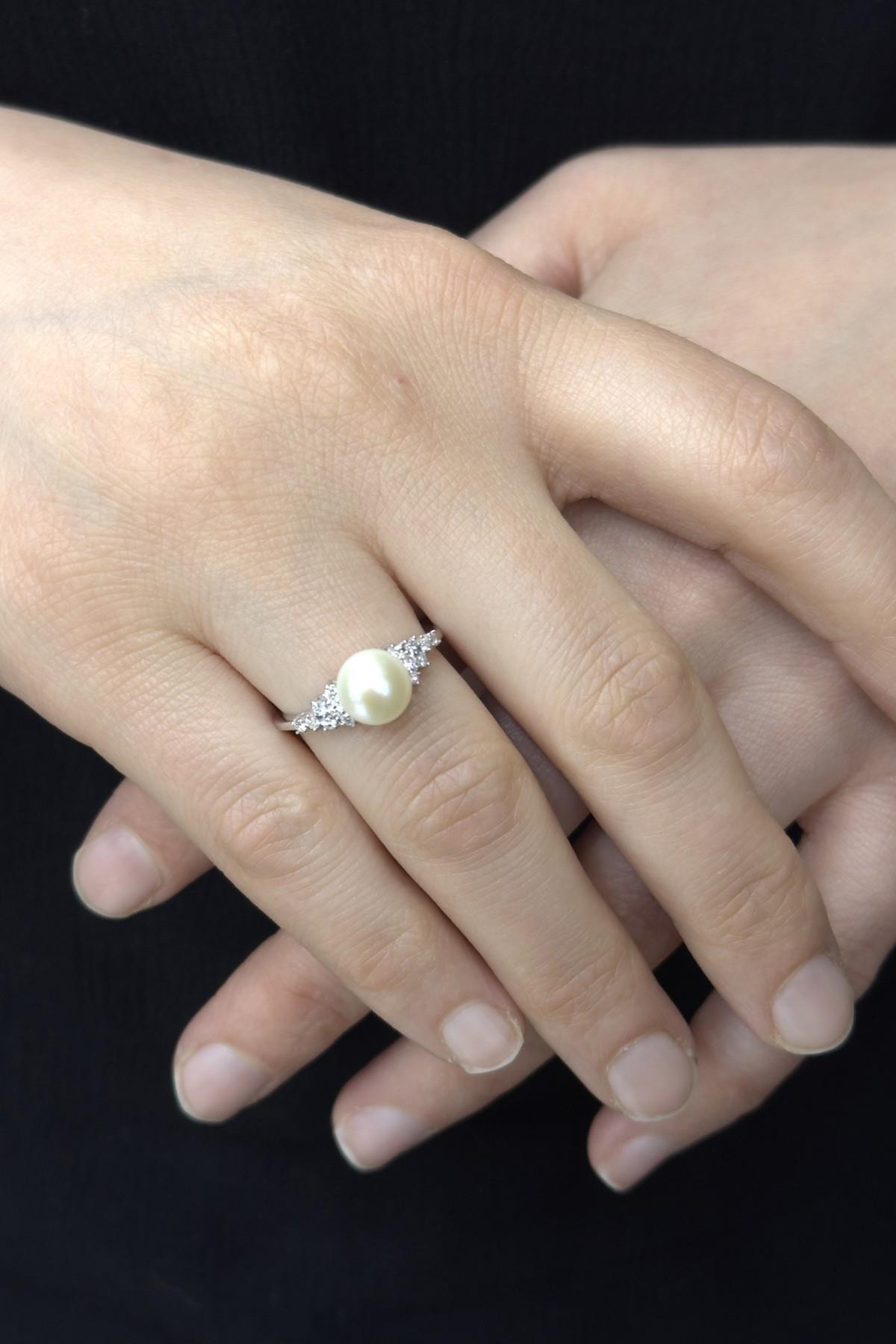 0,2 Ct Doğal İncili Pırlanta Yüzük