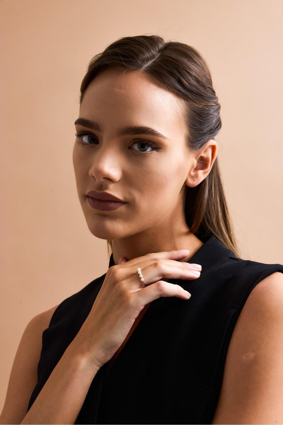 İnce Tırnak Beş Doğal İncili Yüzük