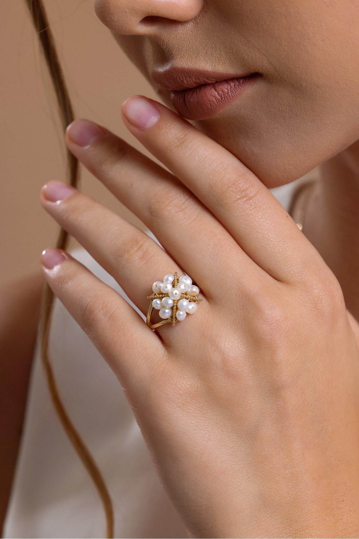 Piramit Model Doğal İnci Yüzük