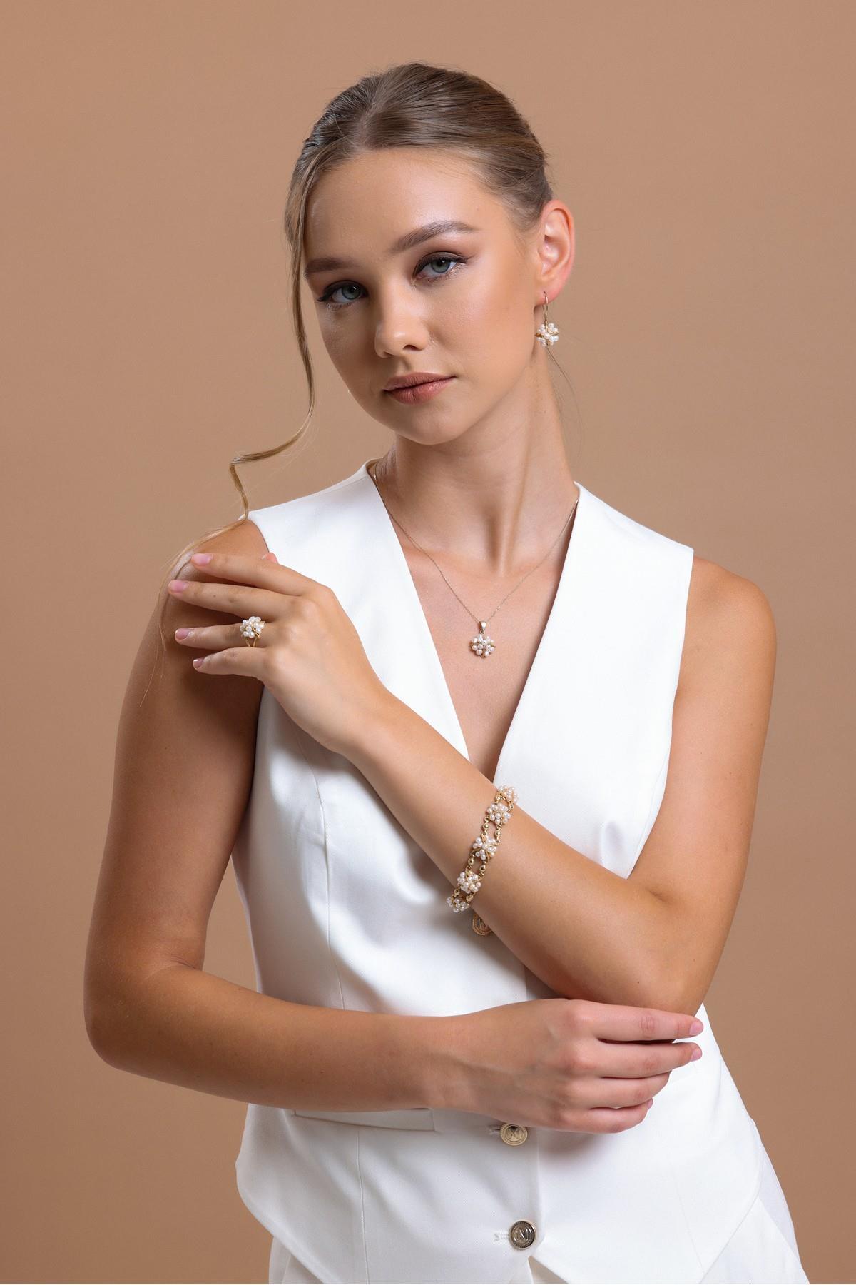 Piramit Model Doğal İnci Küpe