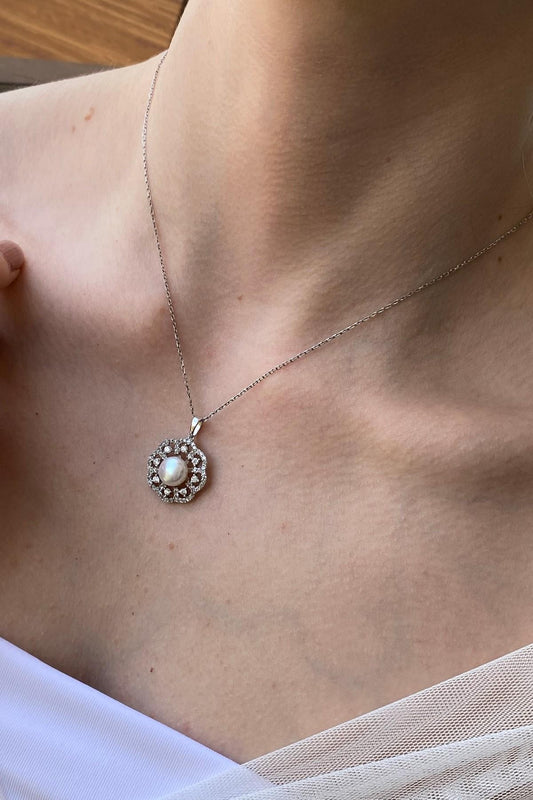 Çiçek Doğal İnci Taşlı Kolye