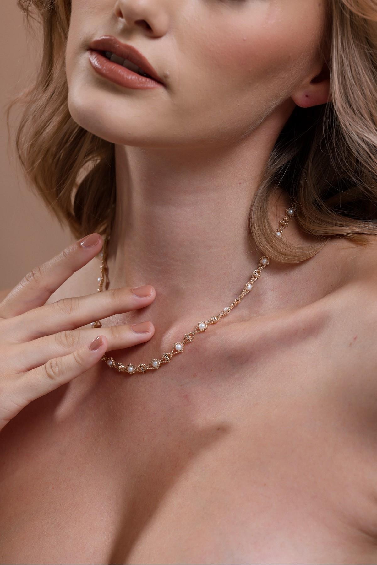 Damla Modelli Doğal İncili Kolye