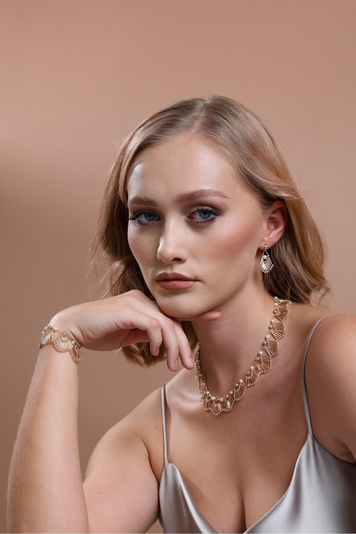 Yelpaze Modelli Doğal İnci Kolye