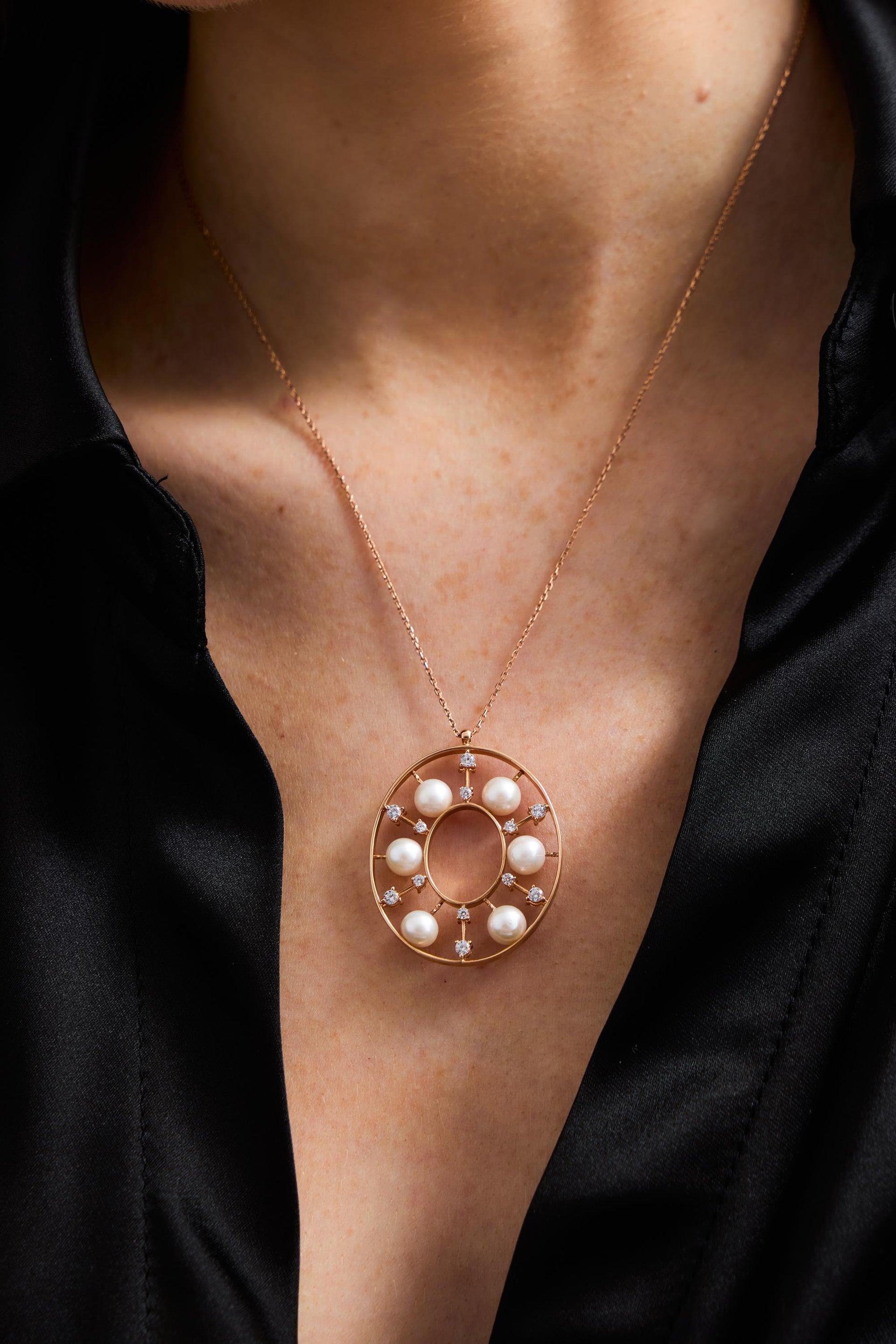 Halka Tasarımlı Doğal İnci Kolye