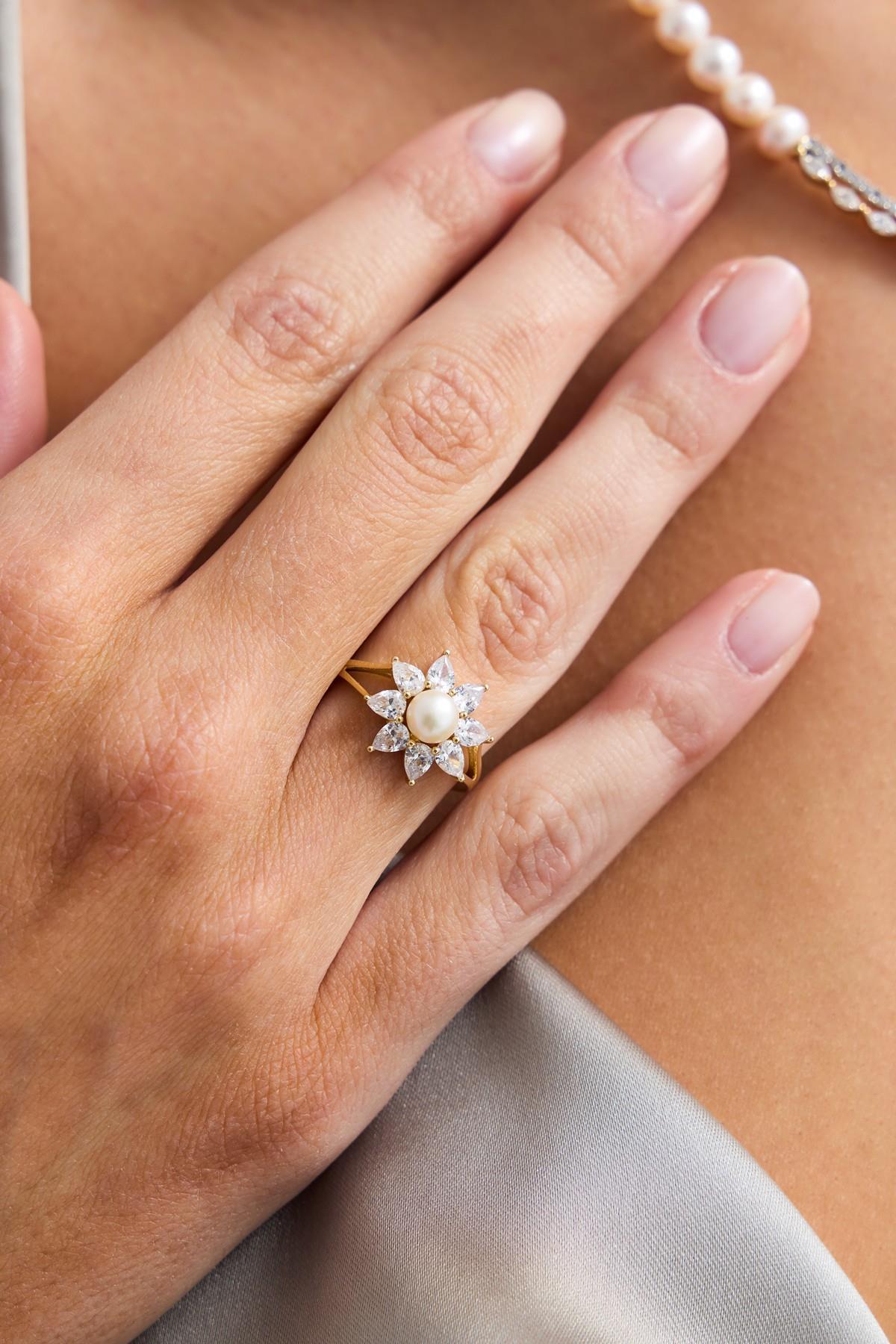 Papatya Modeli Doğal İnci Yüzük