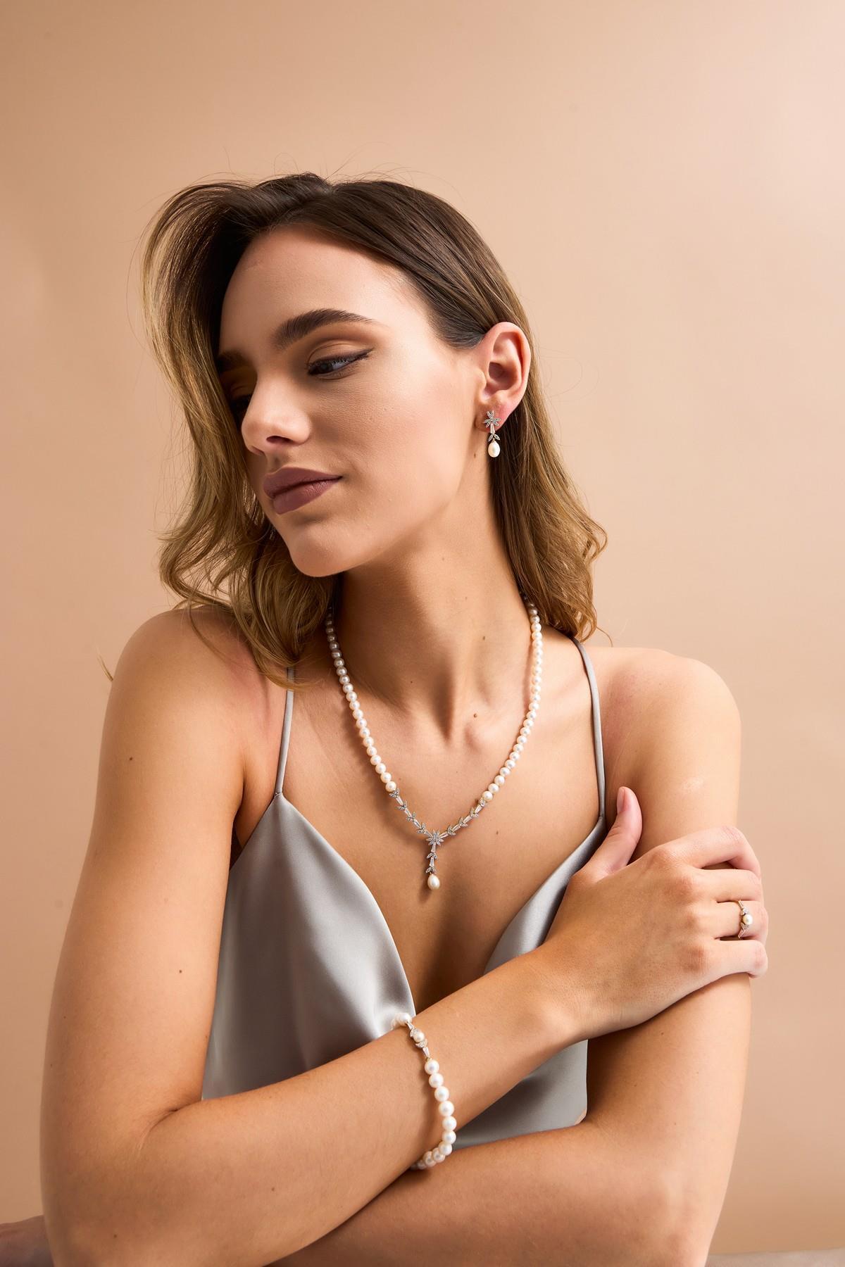 Yaprak Modeli Doğal İnci Kolye