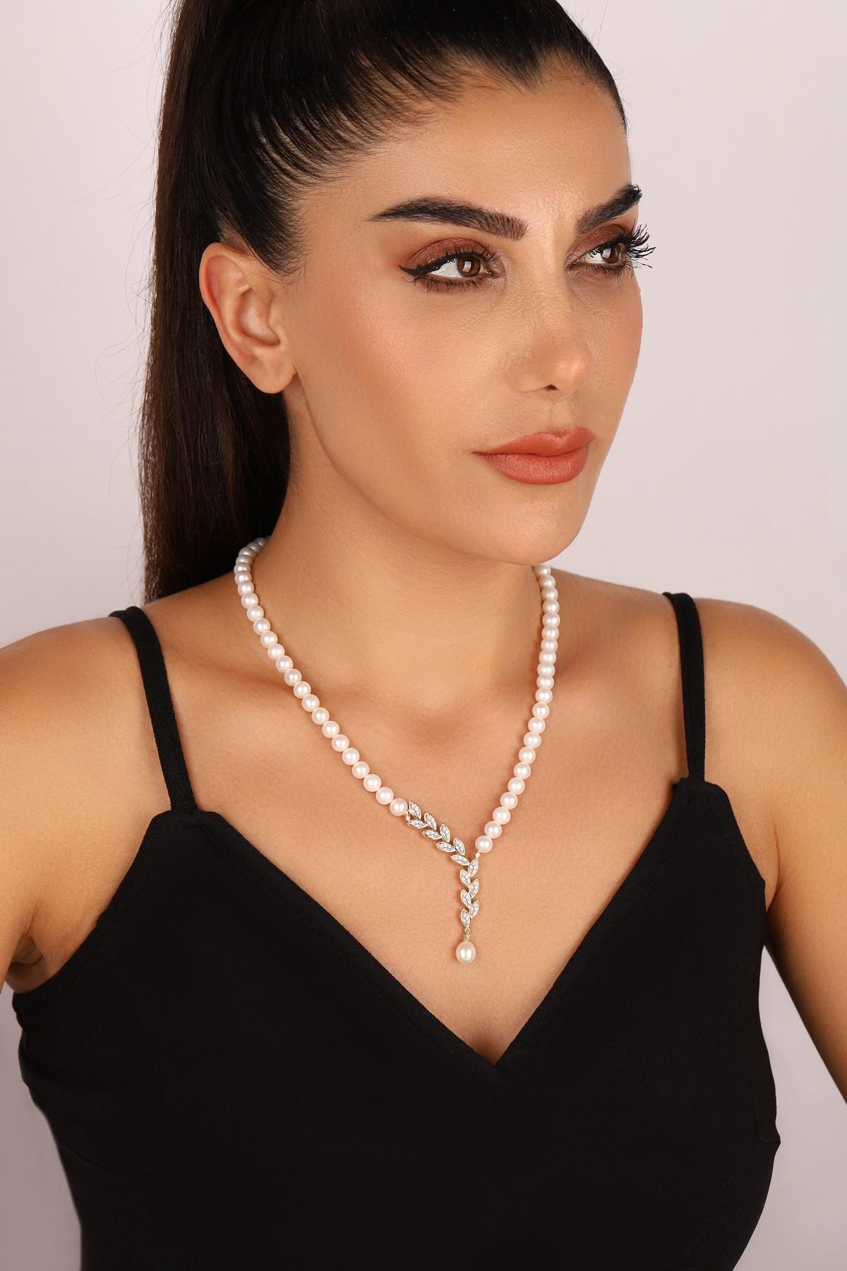 Yaprak Taşlı Doğal İnci Kolye