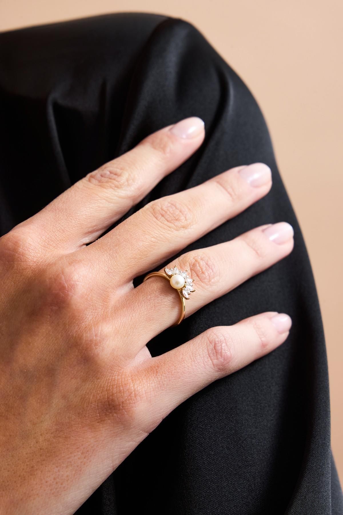 Yarım Çiçek Modeli Doğal İnci Yüzük