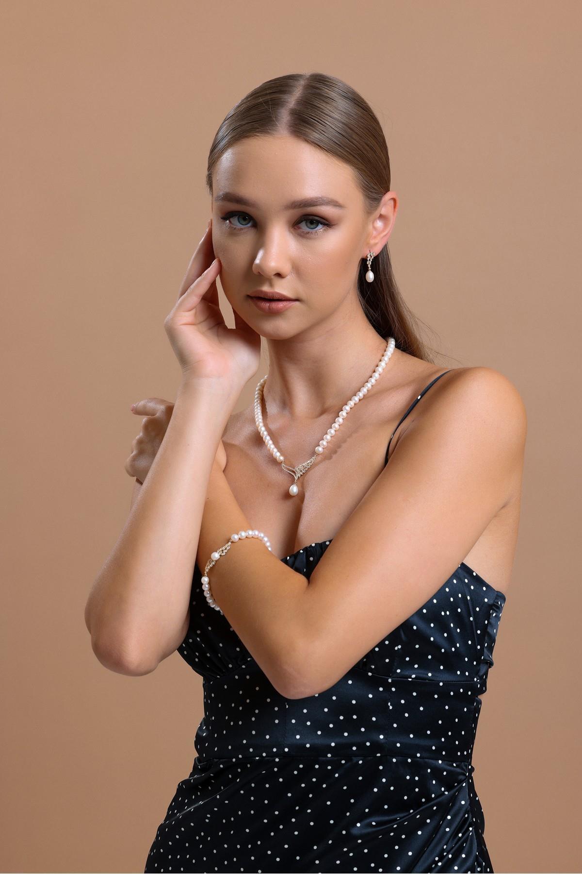 Yaprak Taşlı Doğal İnci Kolye