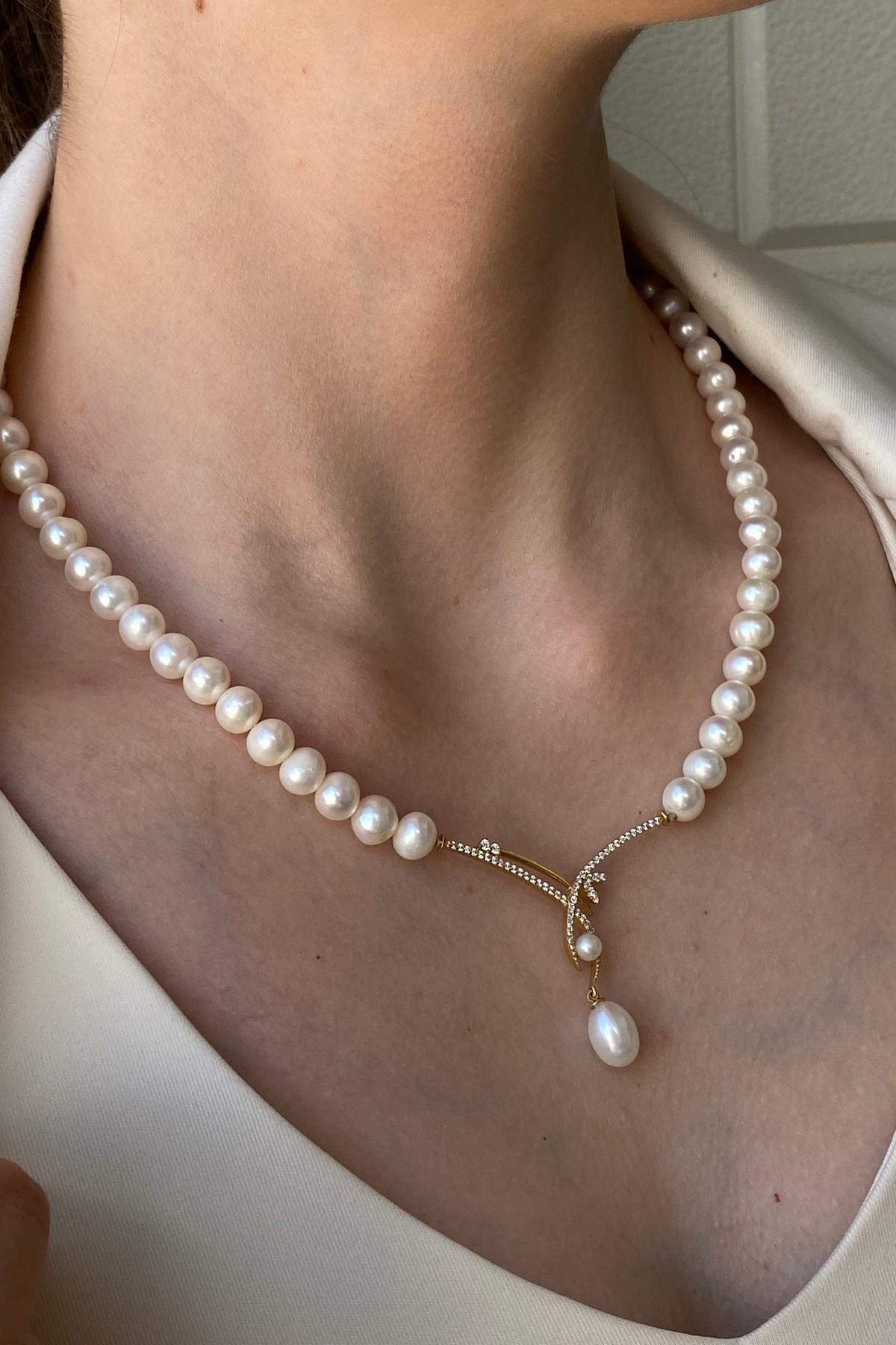 Yaprak Taşlı Doğal İnci Sallantılı Kolye