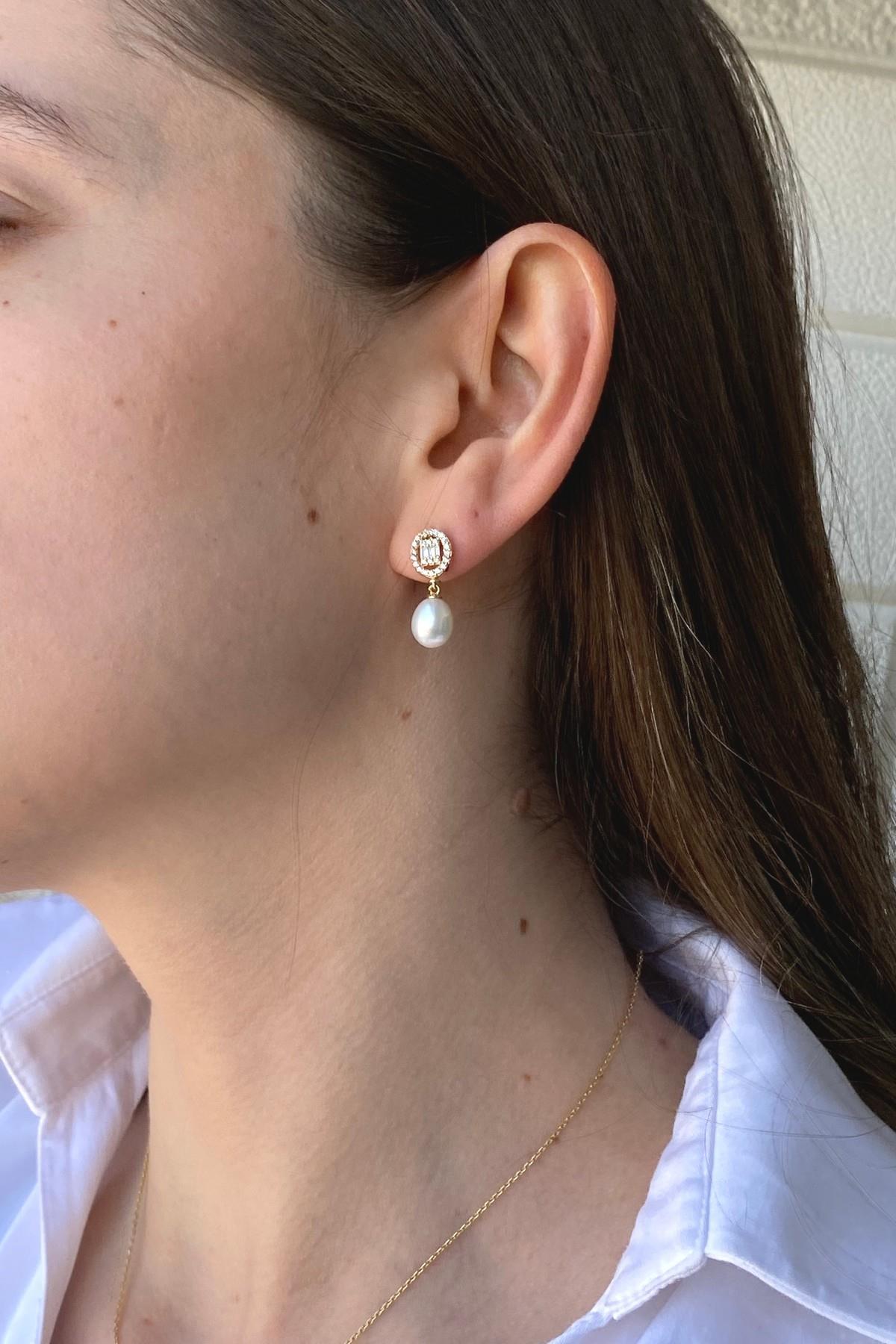 Baget Taşlı Doğal İnci Sallantı Küpe