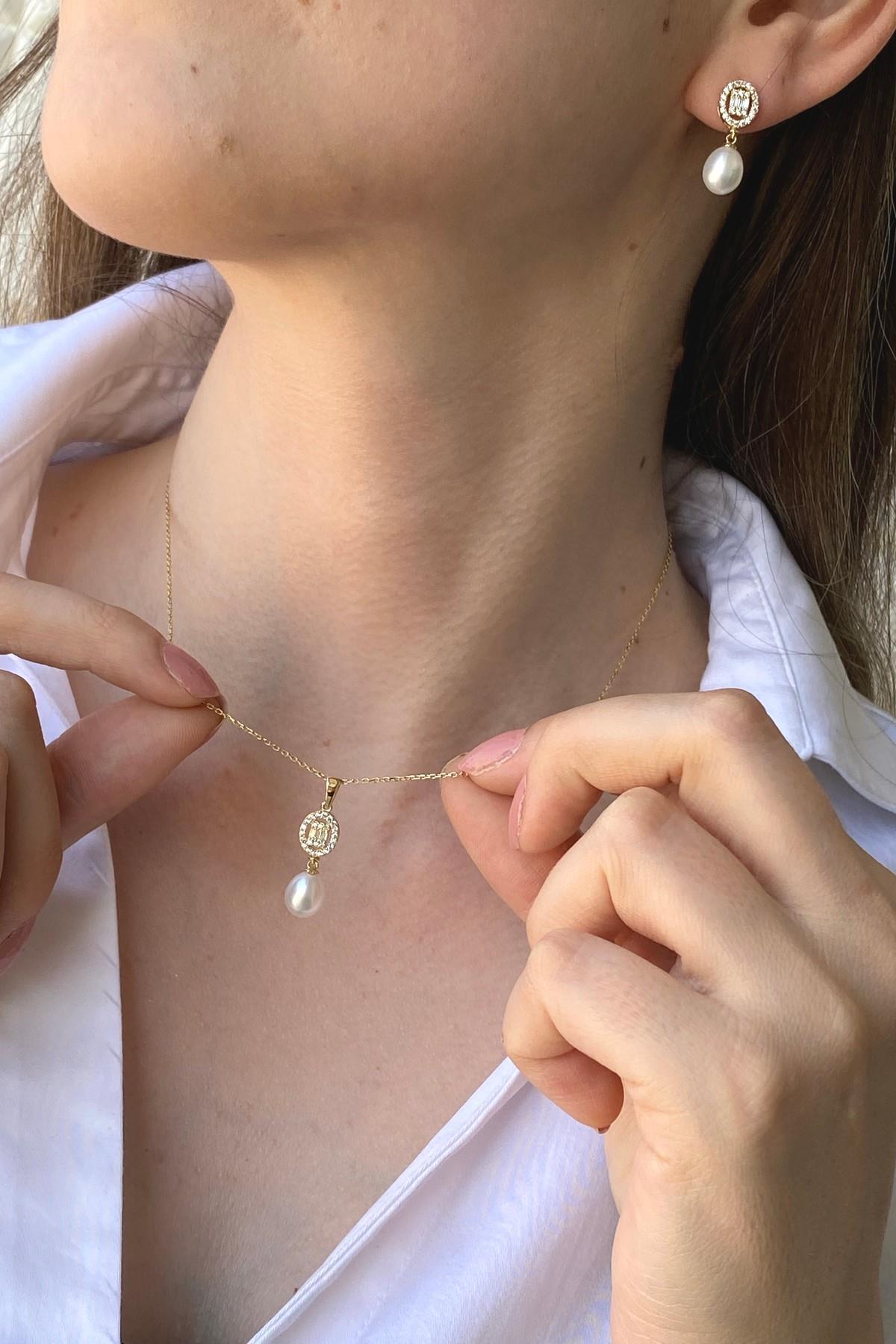 Oval Baget Taşlı Doğal İnci Sallantı Küpe Kolye İkili Set