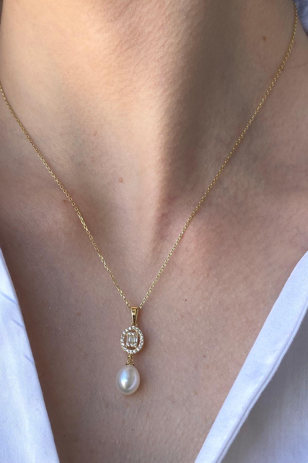 Oval Baget Taşlı Doğal İnci Kolye