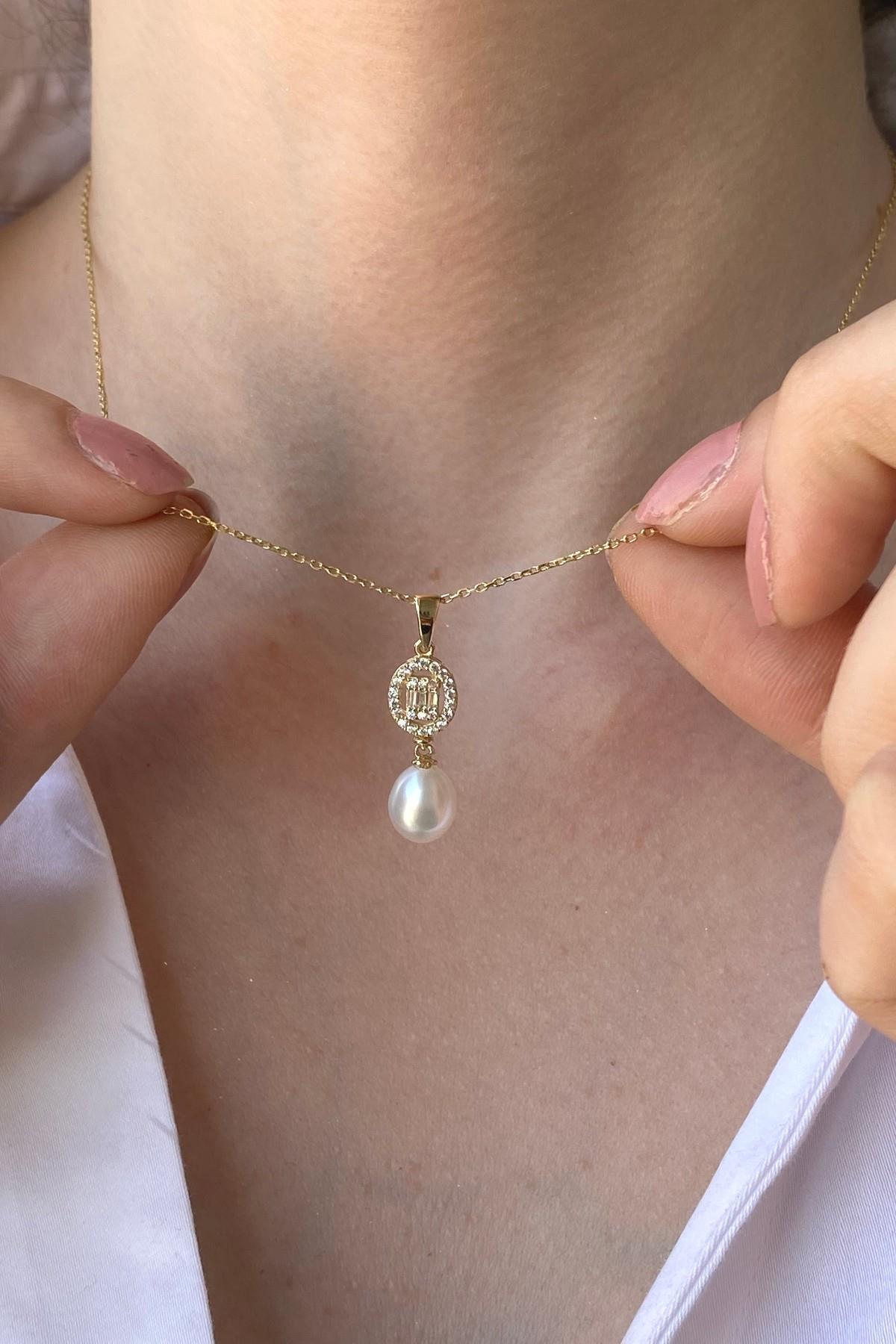 Oval Baget Taşlı Doğal İnci Kolye