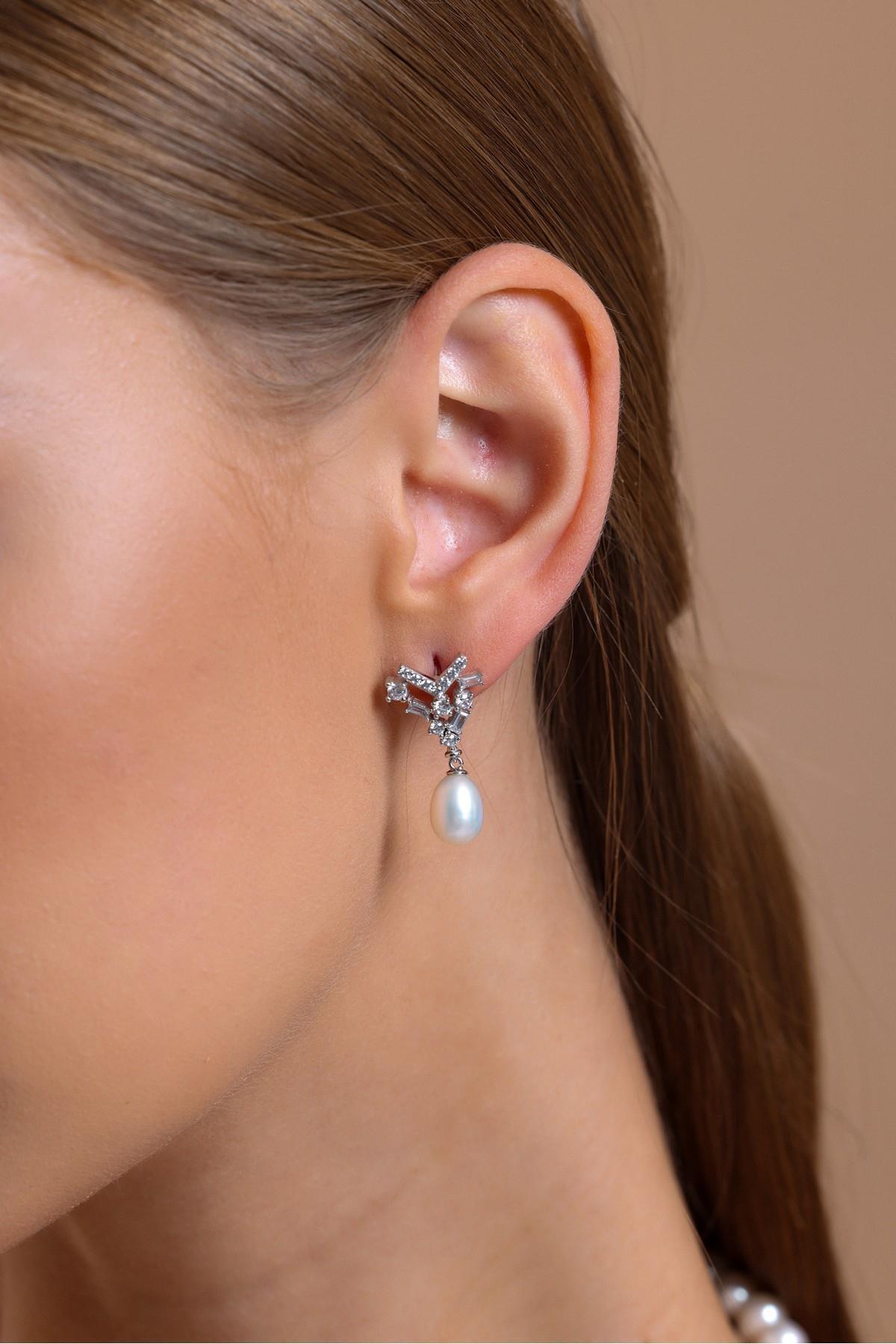 Taşlı Doğal İnci Sallantılı Küpe