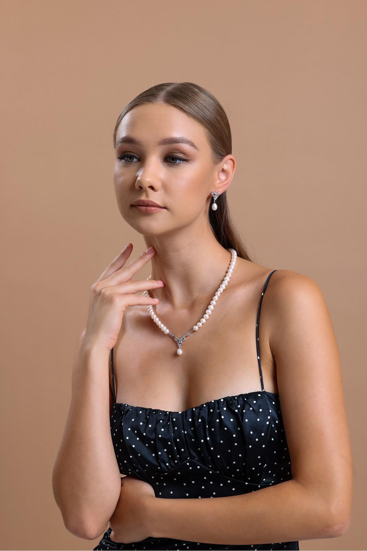 Taşlı Doğal İnci Sallantılı Küpe