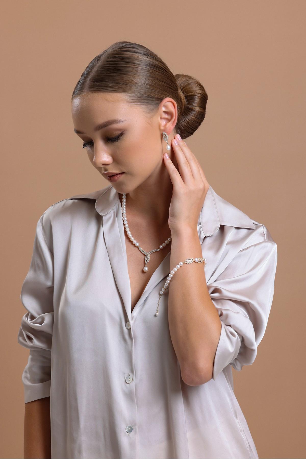 Yaprak Detay Taşlı Doğal İnci Kolye