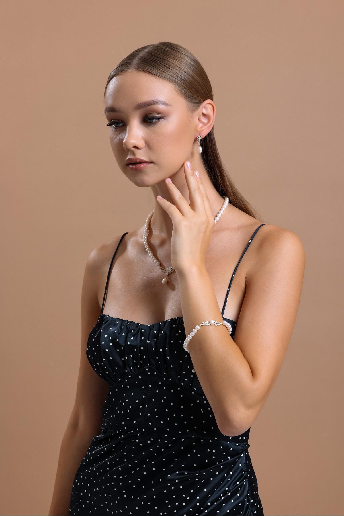 Yaprak Taşlı Doğal İnci Sallantılı Küpe