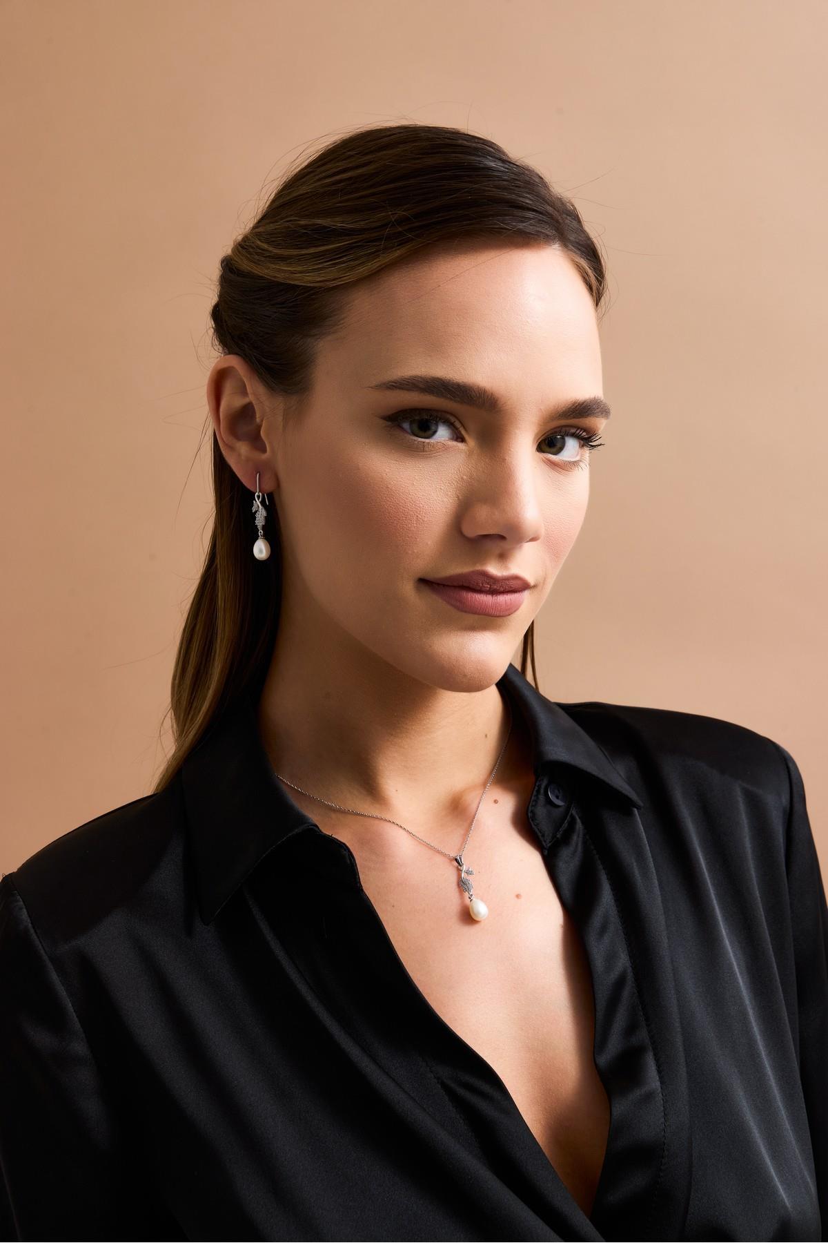 Yaprak Taşlı Doğal İnci Sallantılı Kolye